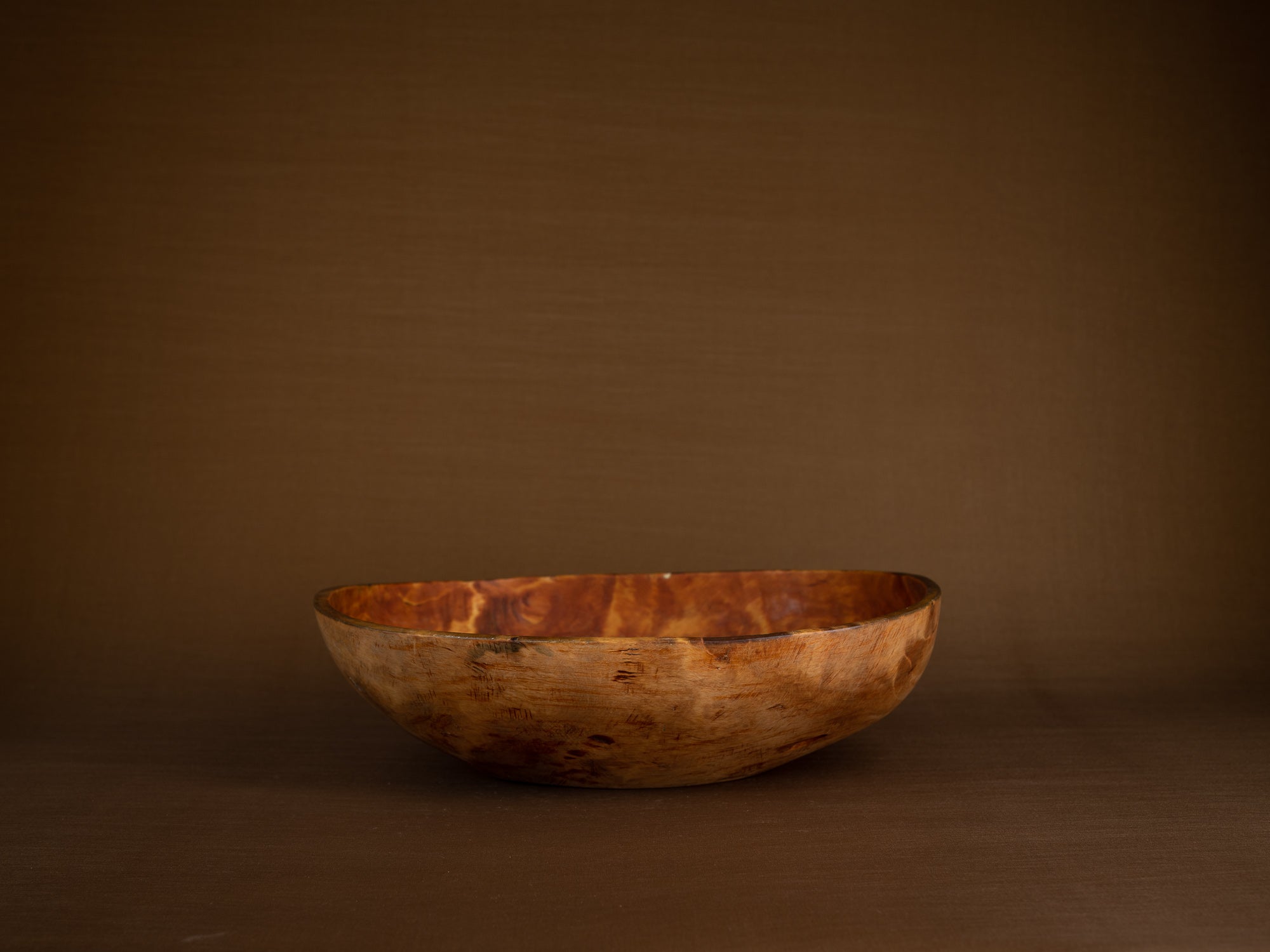 Coupe paysanne monoxyle en broussin de bouleau, Suède (1892)..Peasant birch burl bowl, Sweden (1892)