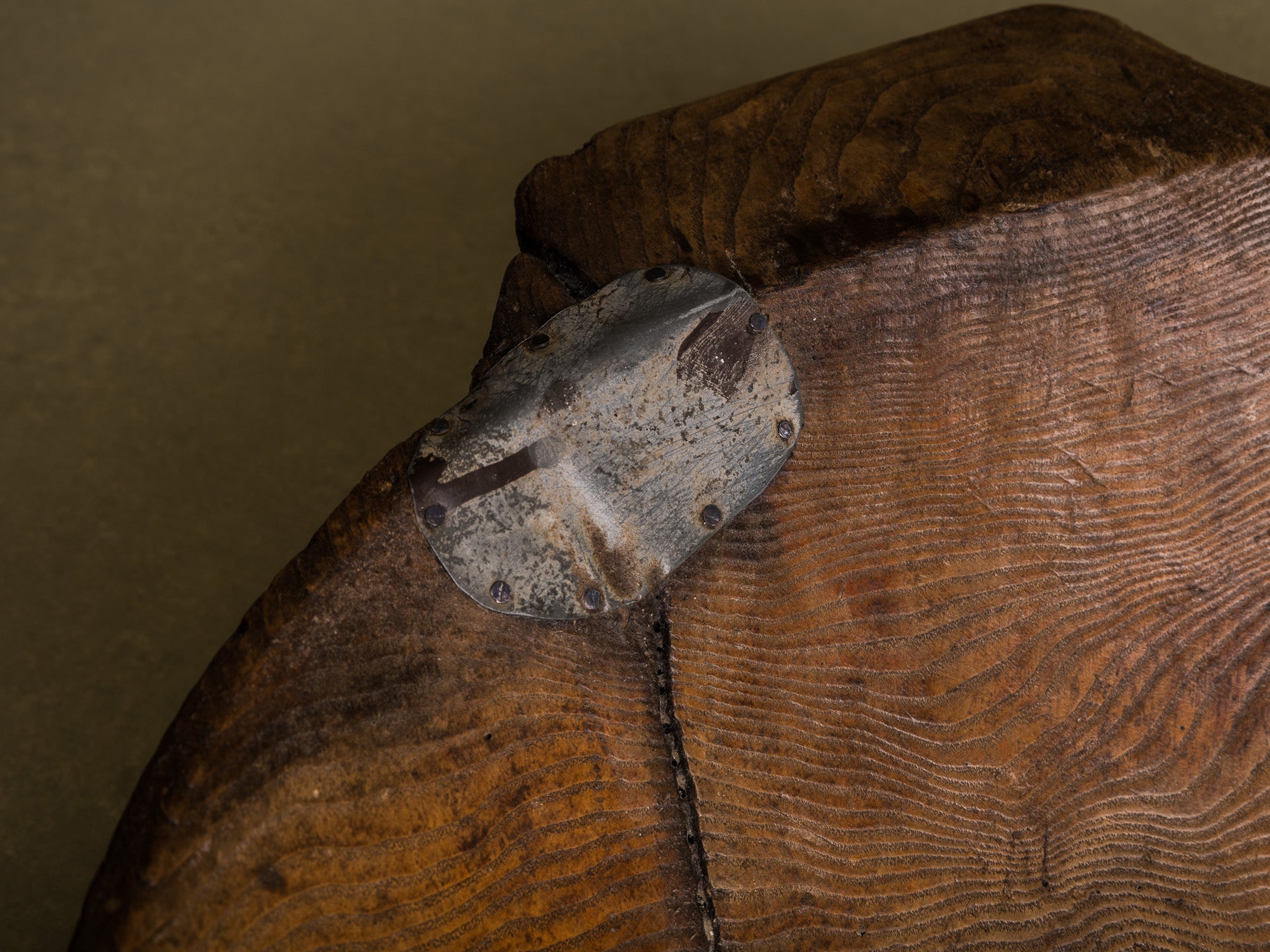 Ancienne coupe à faire le pain / pétrin, art paysan, Angleterre (XIXe siècle)..Old wood carved bread & dought bowl, Peasant art, England (19th century)