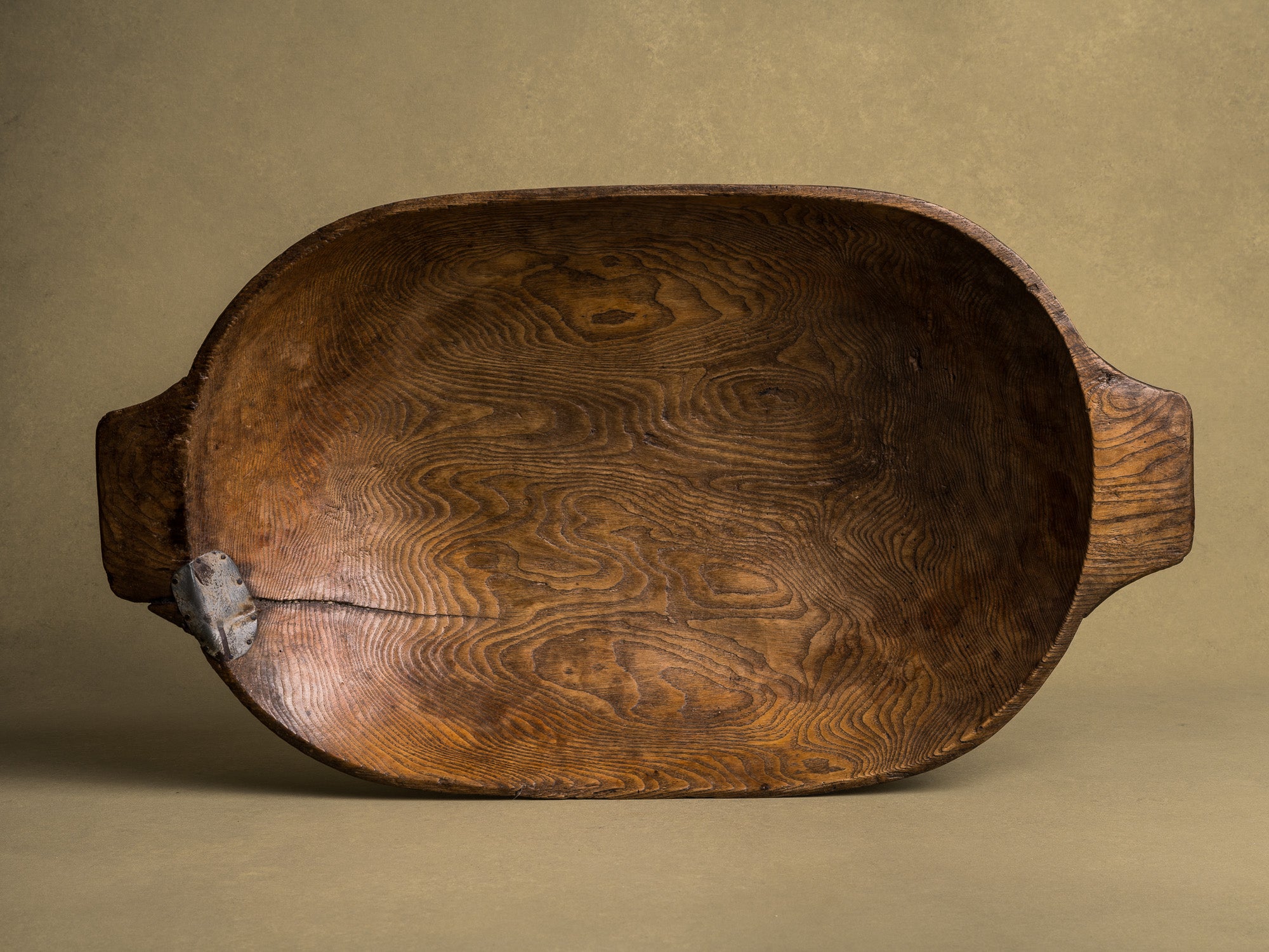 Ancienne coupe à faire le pain / pétrin, art paysan, Angleterre (XIXe siècle)..Old wood carved bread & dought bowl, Peasant art, England (19th century)