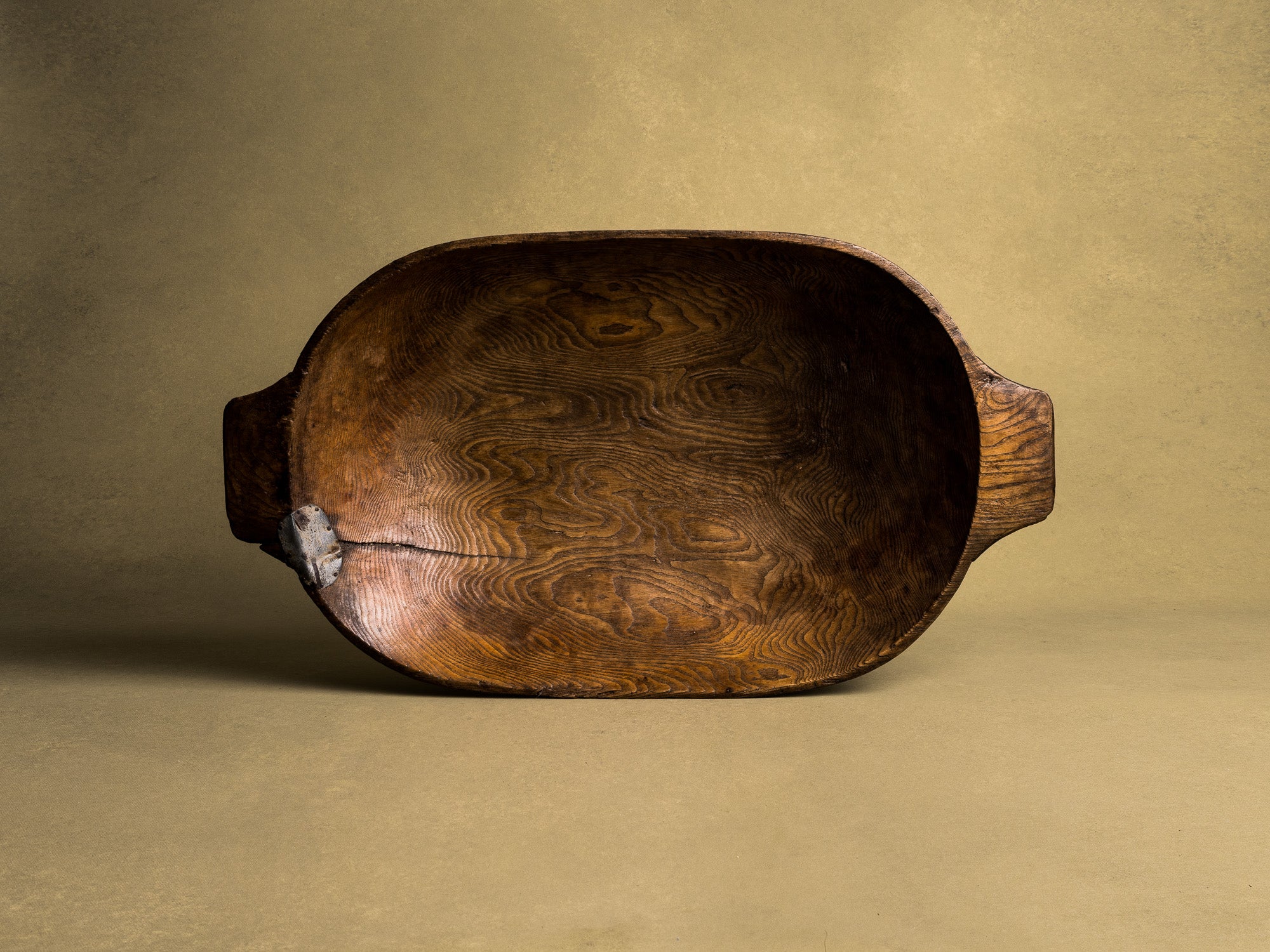 Ancienne coupe à faire le pain / pétrin, art paysan, Angleterre (XIXe siècle)..Old wood carved bread & dought bowl, Peasant art, England (19th century)
