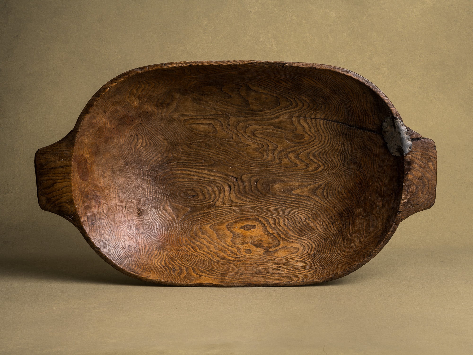 Ancienne coupe à faire le pain / pétrin, art paysan, Angleterre (XIXe siècle)..Old wood carved bread & dought bowl, Peasant art, England (19th century)