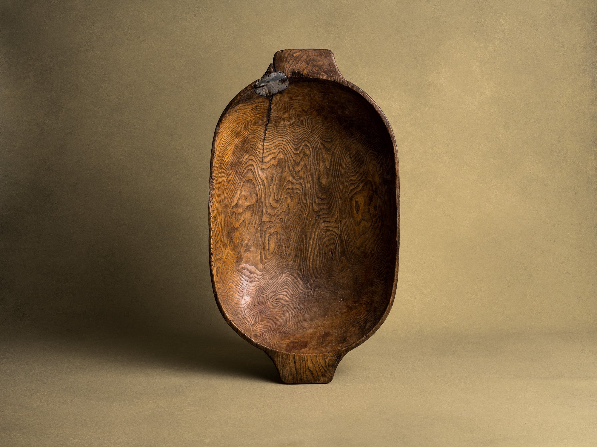 Ancienne coupe à faire le pain / pétrin, art paysan, Angleterre (XIXe siècle)..Old wood carved bread & dought bowl, Peasant art, England (19th century)