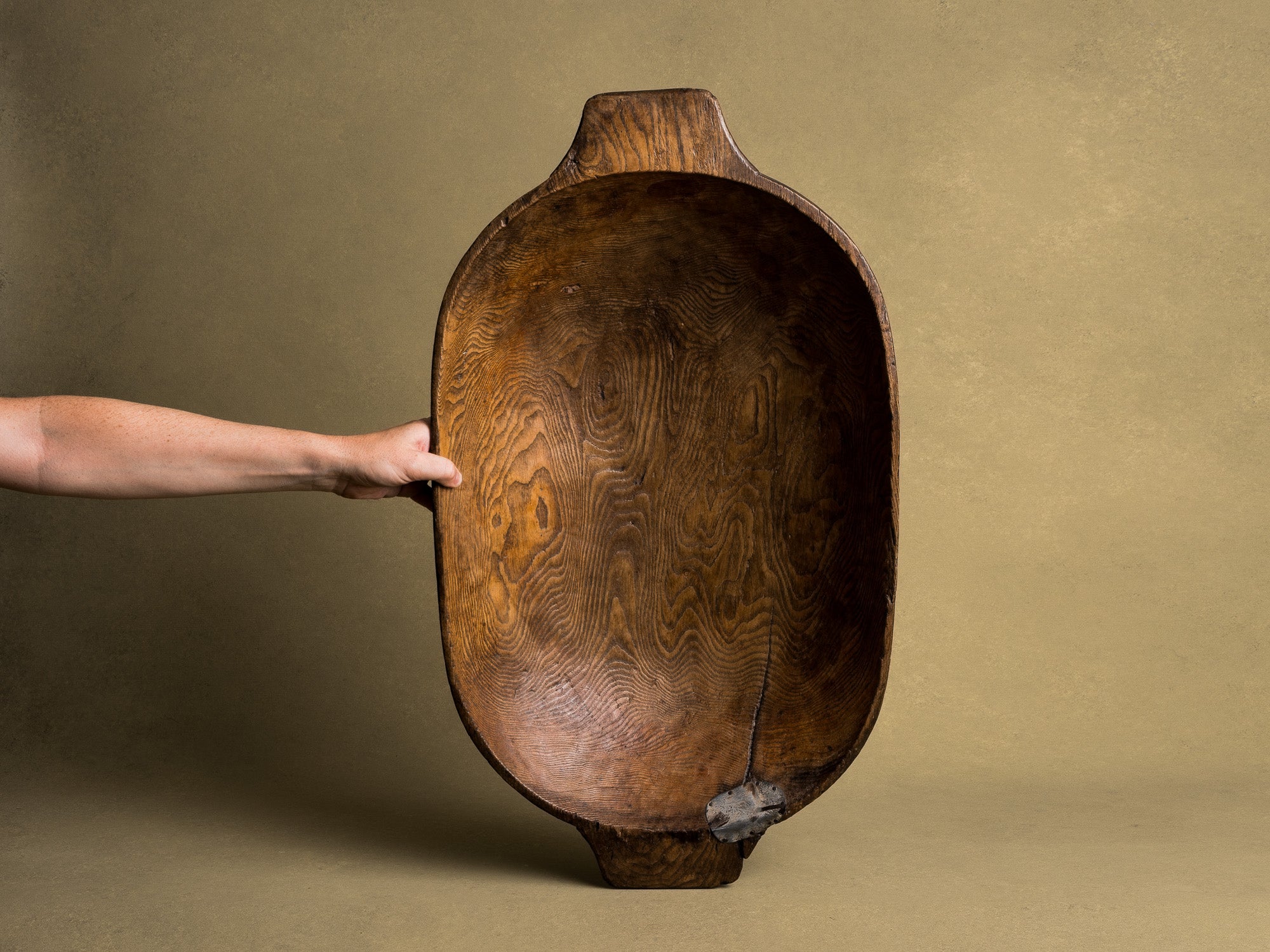 Ancienne coupe à faire le pain / pétrin, art paysan, Angleterre (XIXe siècle)..Old wood carved bread & dought bowl, Peasant art, England (19th century)
