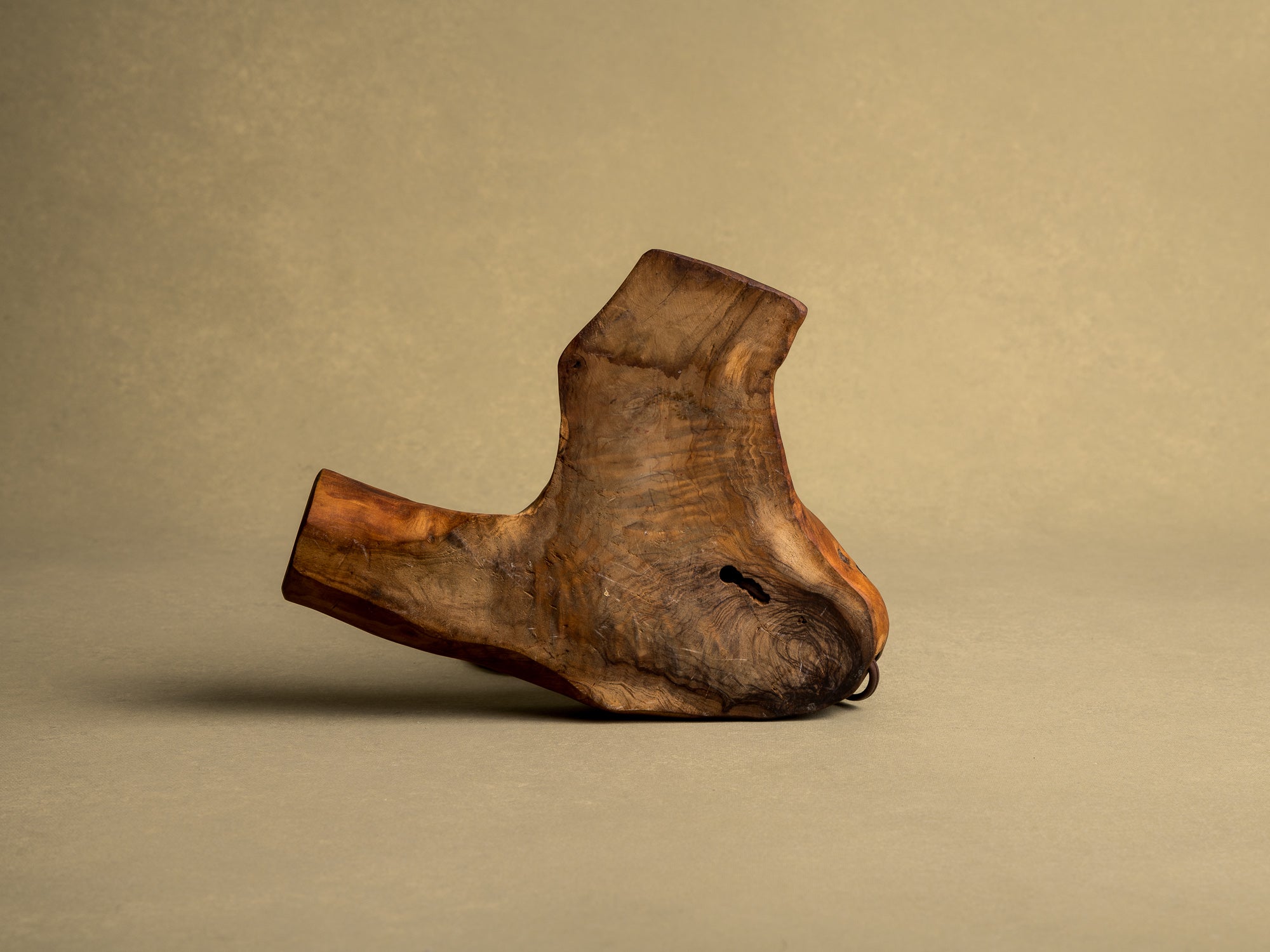 Lampe de table organique en olivier, France (vers 1950)..Free form biomorphic wood lamp, France (circa 1950)