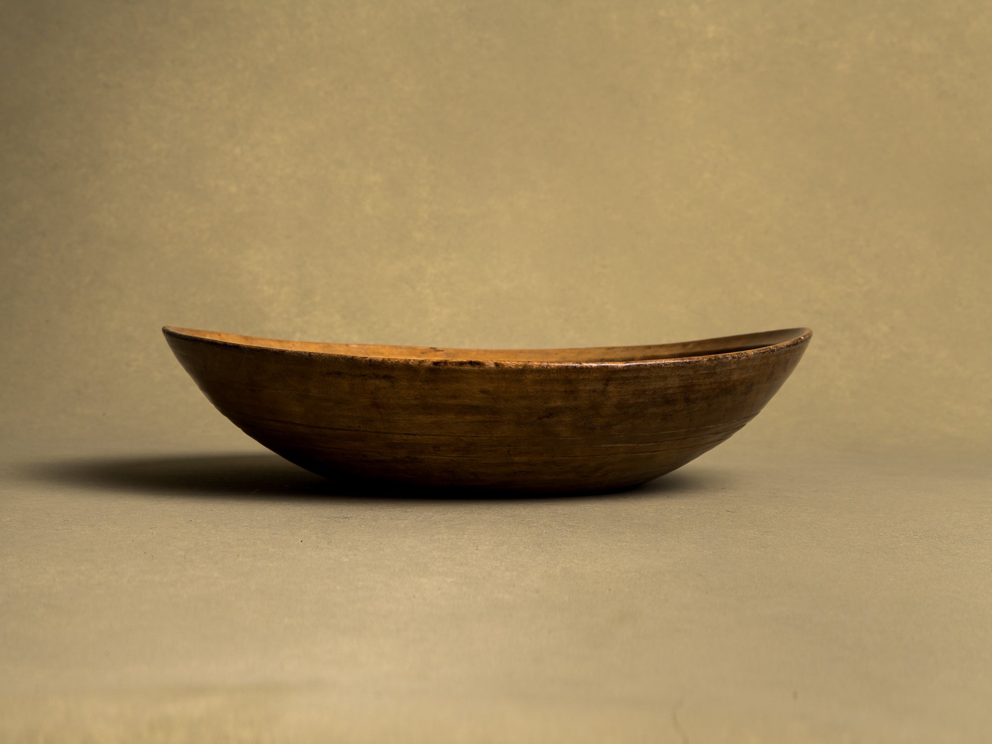 Rare et ancienne coupe de mariage en bouleau, art paysan, Suède (Fin du XVIIIe / début du XIXe siècle)..Unique Old birchwood carved wedding bowl, Peasant art, Sweden (Late 18th / early 19th century)