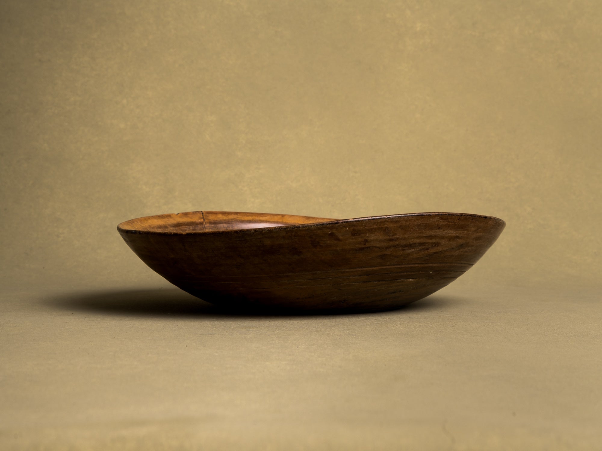 Rare et ancienne coupe de mariage en bouleau, art paysan, Suède (Fin du XVIIIe / début du XIXe siècle)..Unique Old birchwood carved wedding bowl, Peasant art, Sweden (Late 18th / early 19th century)