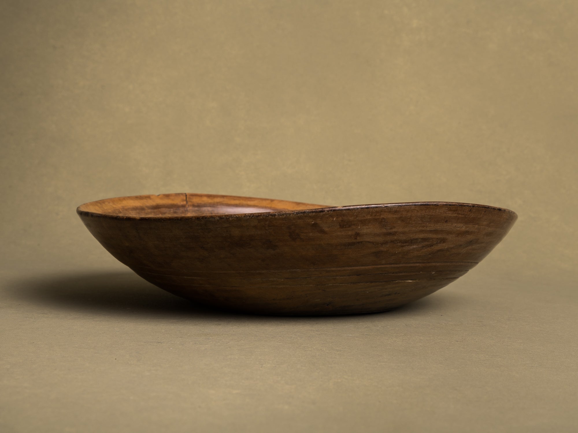 Rare et ancienne coupe de mariage en bouleau, art paysan, Suède (Fin du XVIIIe / début du XIXe siècle)..Unique Old birchwood carved wedding bowl, Peasant art, Sweden (Late 18th / early 19th century)