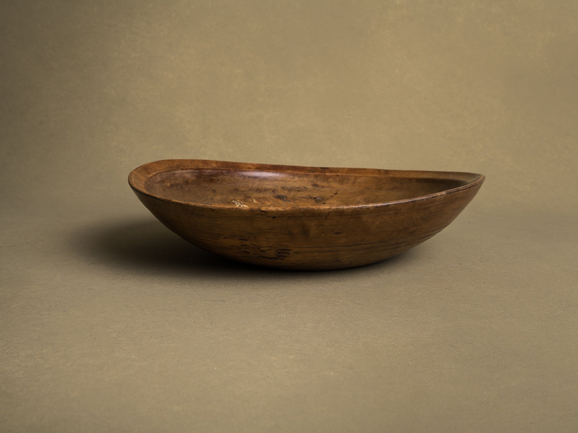 Rare et ancienne coupe de mariage en bouleau, art paysan, Suède (Fin du XVIIIe / début du XIXe siècle)..Unique Old birchwood carved wedding bowl, Peasant art, Sweden (Late 18th / early 19th century)