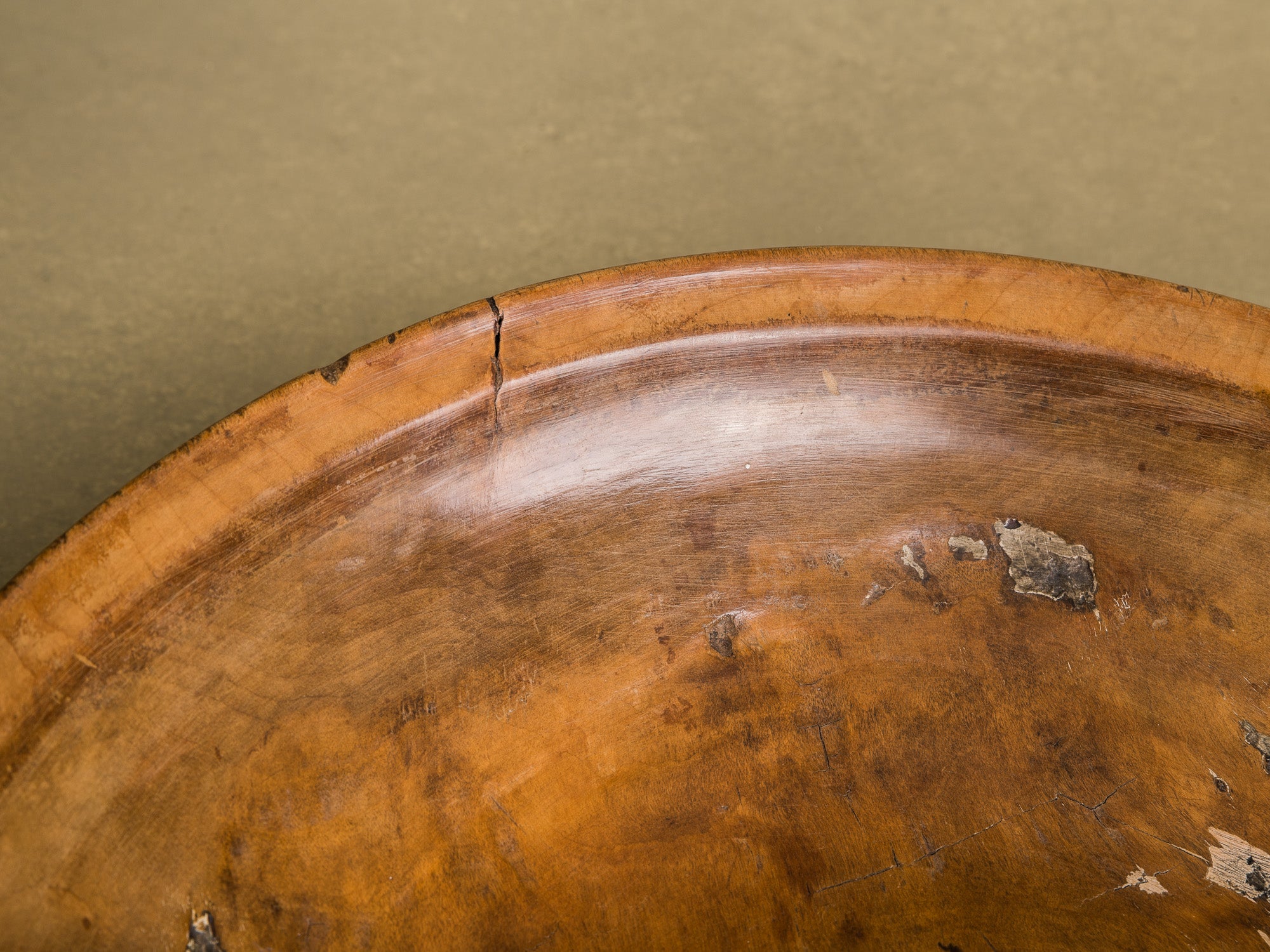 Rare et ancienne coupe de mariage en bouleau, art paysan, Suède (Fin du XVIIIe / début du XIXe siècle)..Unique Old birchwood carved wedding bowl, Peasant art, Sweden (Late 18th / early 19th century)