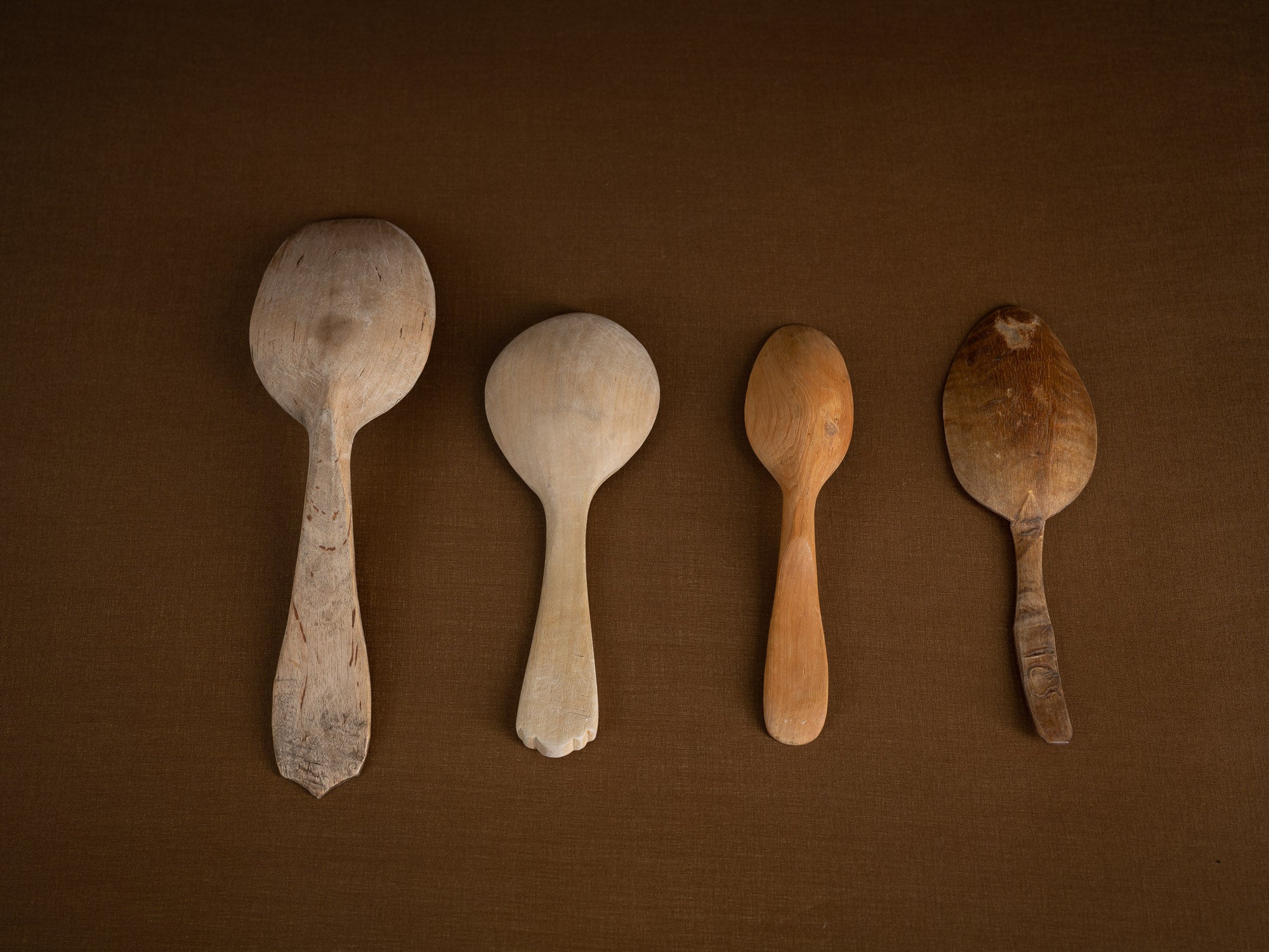 Collection de cuillères paysannes monoxyles, Suède (Fin du XIXe/ début du XXe siècle)..Collection of dugout peasant spoons, Sweden (late 19th/early 20th century)