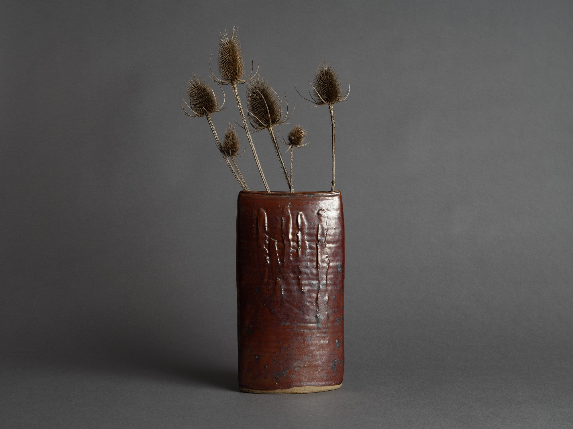 Vase en grès par Yvonne Seyve & Josiane Chaudet, France (vers 1970)..Rare free form stoneware vase by Yvonne Seyve & Josiane Chaudet, France (circa 1970)