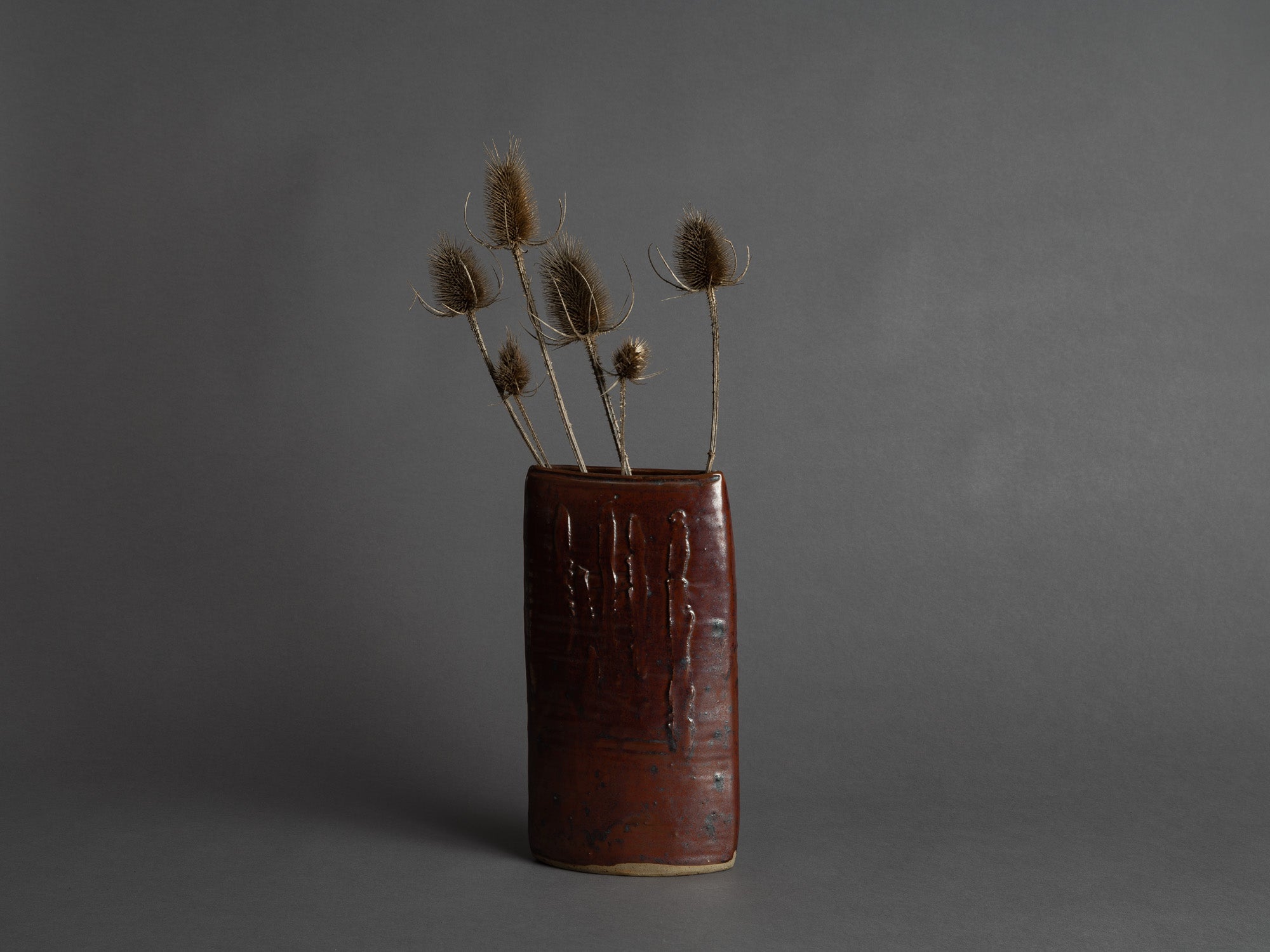 Vase en grès par Yvonne Seyve & Josiane Chaudet, France (vers 1970)..Rare free form stoneware vase by Yvonne Seyve & Josiane Chaudet, France (circa 1970)