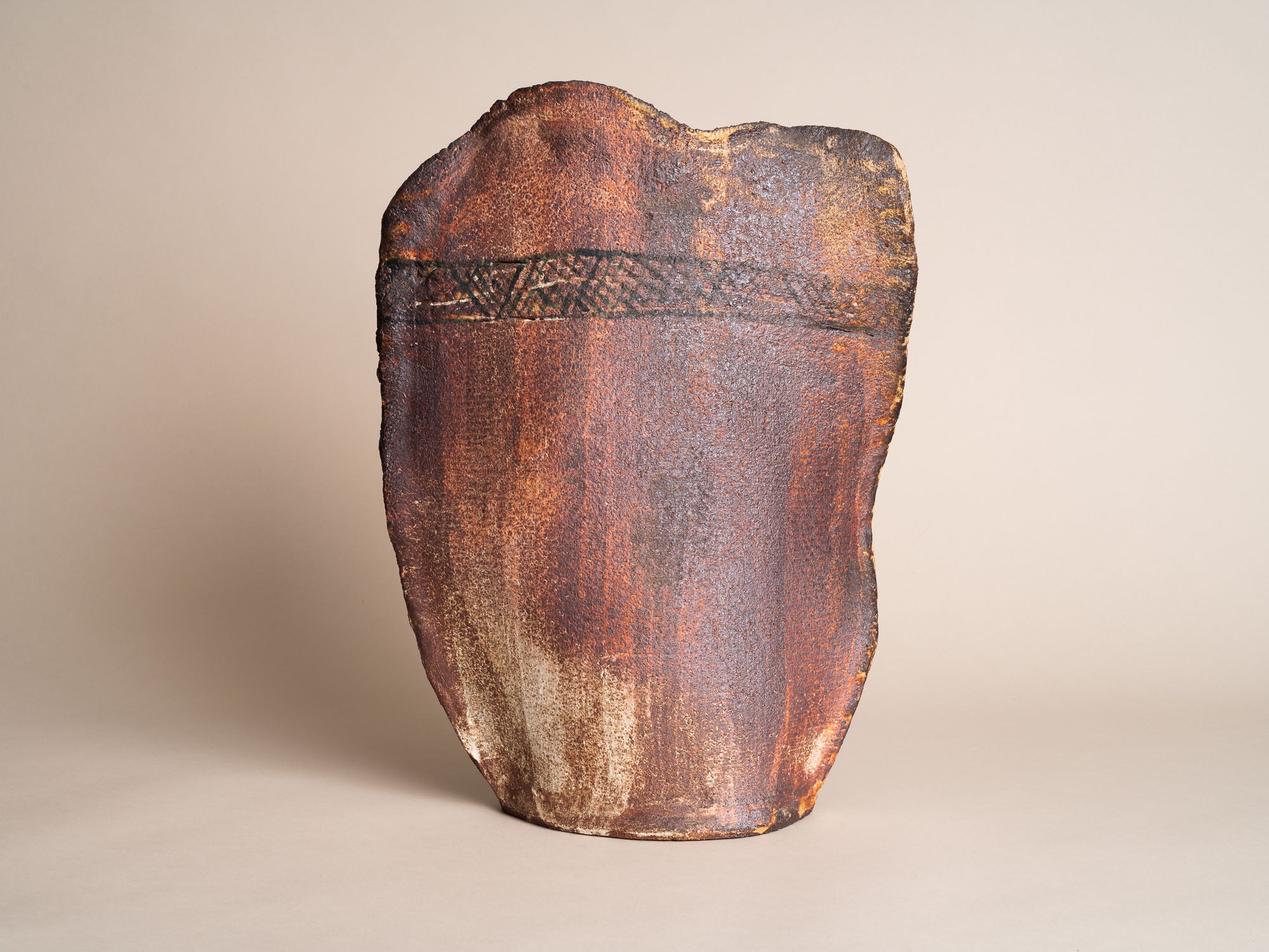 Rare vase monumental en grès de La Borne par Jacques Laroussinie, France (vers 1975)..Rare monumental stoneware vase from La Borne by Jacques Laroussinie, France (circa 1975)