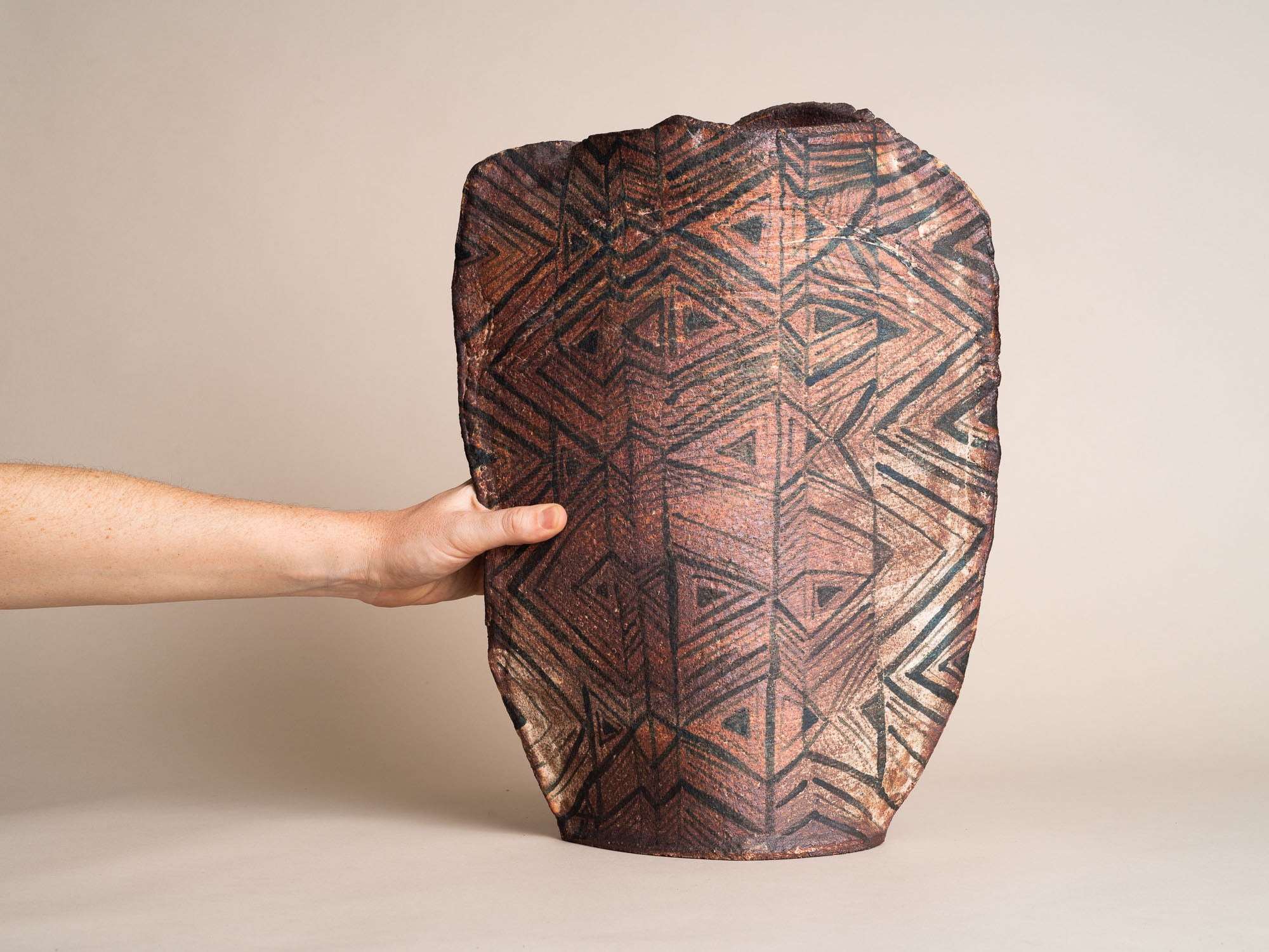 Rare vase monumental en grès de La Borne par Jacques Laroussinie, France (vers 1975)..Rare monumental stoneware vase from La Borne by Jacques Laroussinie, France (circa 1975)
