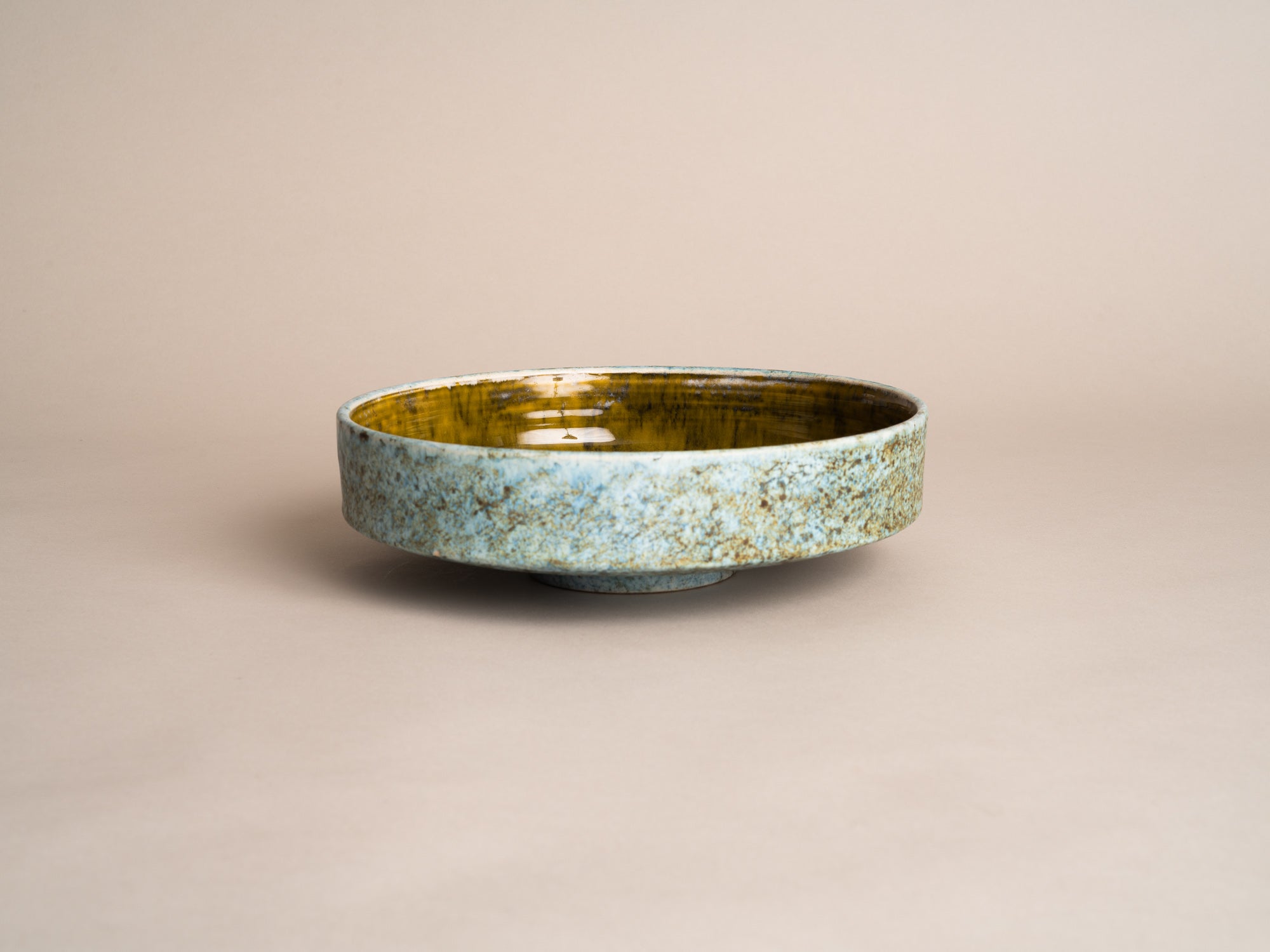 Coupe sur pied circulaire, entourage des 2 Potiers, France (vers 1965)..Circular bowl, 2 Potiers style, France (circa 1965)