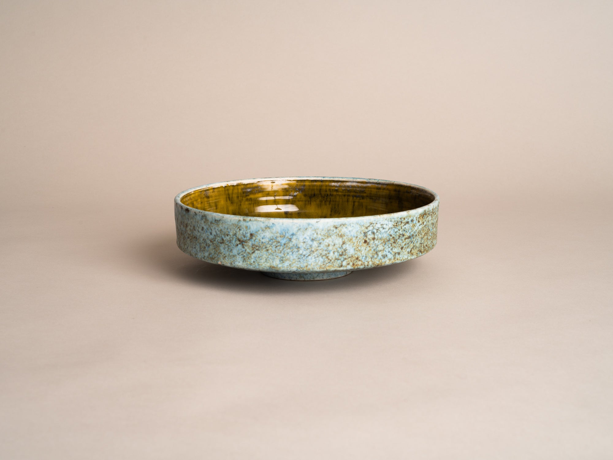 Coupe sur pied circulaire, entourage des 2 Potiers, France (vers 1965)..Circular bowl, 2 Potiers style, France (circa 1965)