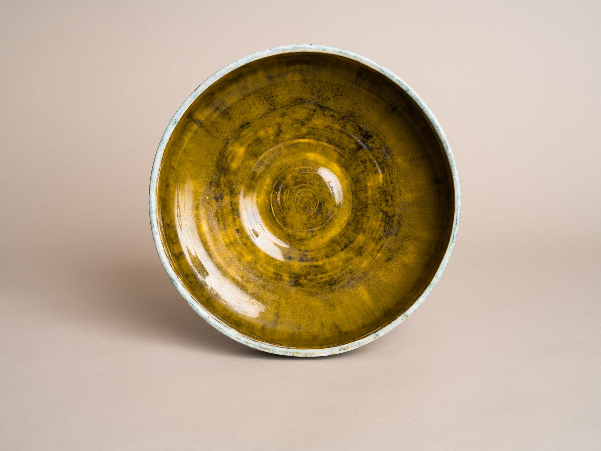 Coupe sur pied circulaire, entourage des 2 Potiers, France (vers 1965)..Circular bowl, 2 Potiers style, France (circa 1965)
