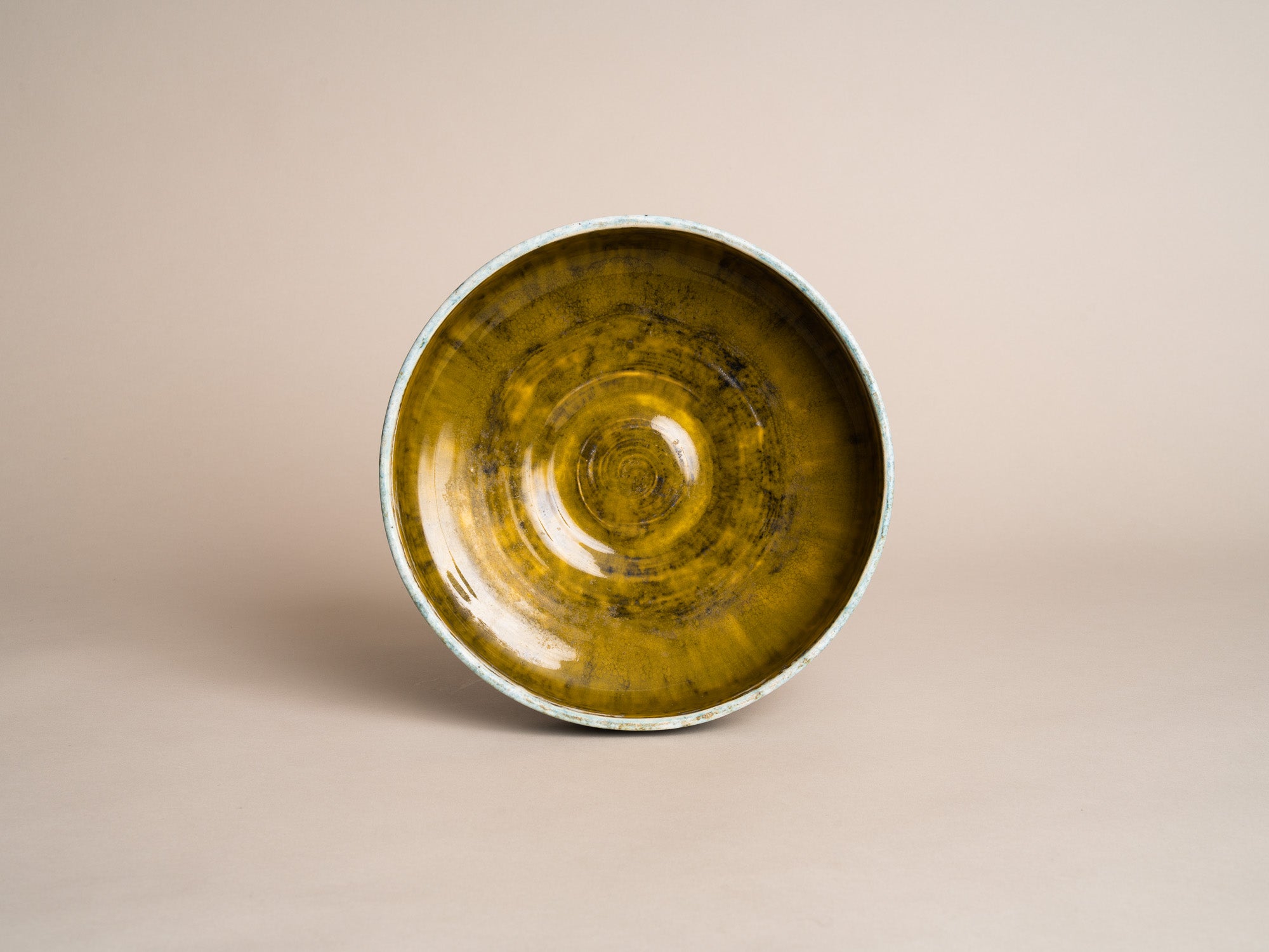 Coupe sur pied circulaire, entourage des 2 Potiers, France (vers 1965)..Circular bowl, 2 Potiers style, France (circa 1965)