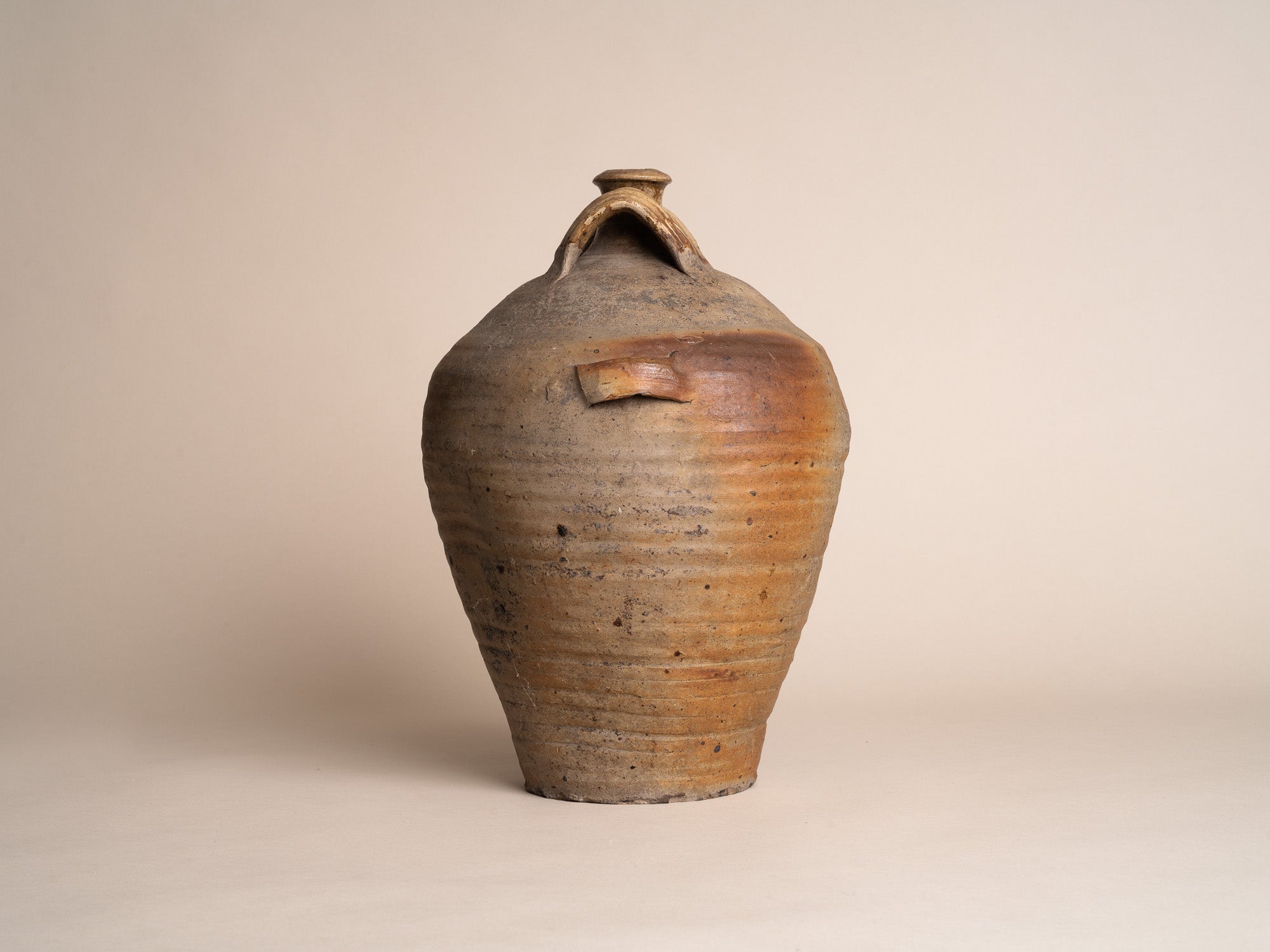 Bombonne à quatre anses en grès de la Borne, France (XVIIe / XVIIIe siècles)..Stoneware folk bottle pot by anonymous La Borne potters, France (17th / 18th century)