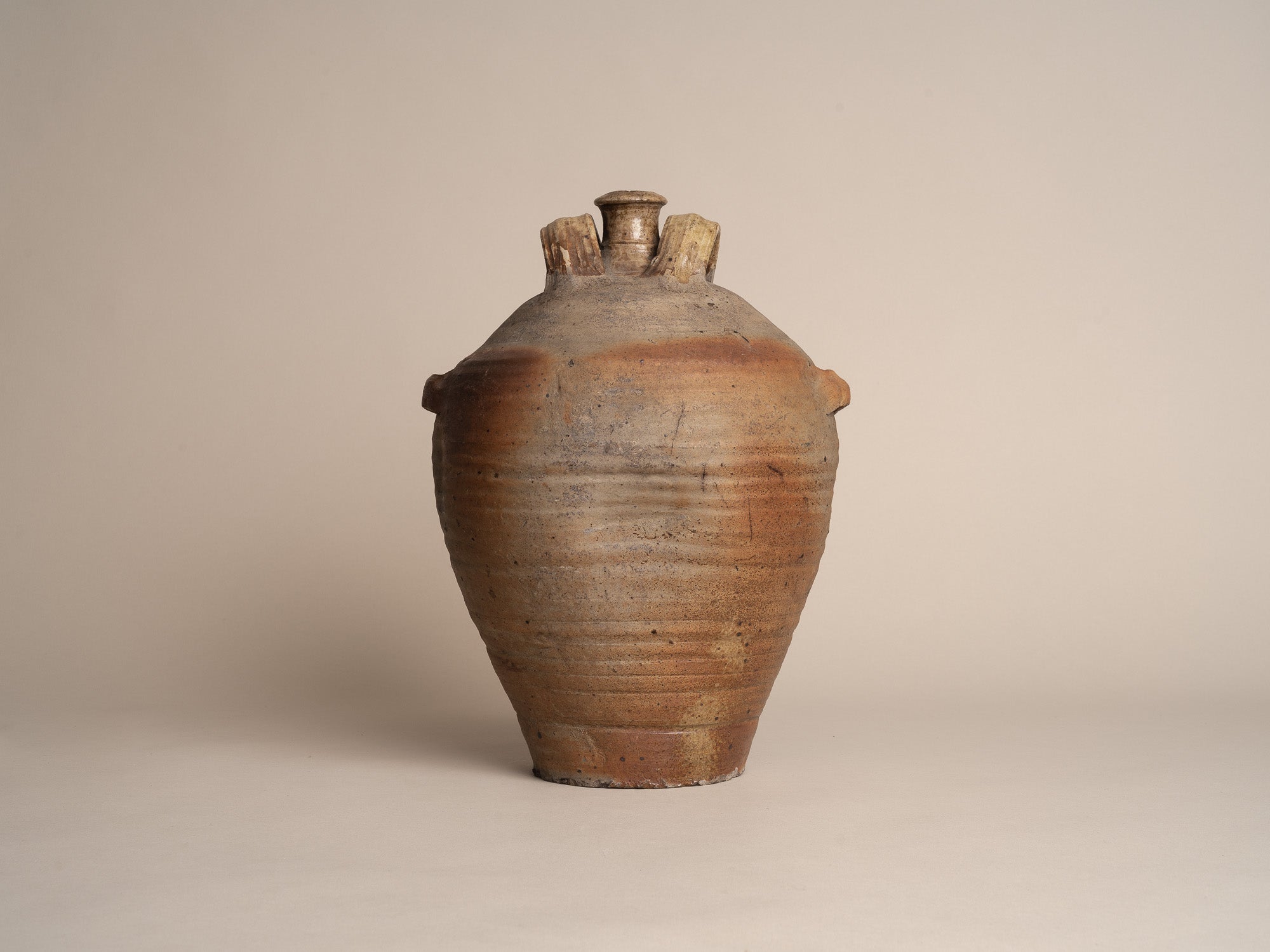 Bombonne à quatre anses en grès de la Borne, France (XVIIe / XVIIIe siècles)..Stoneware folk bottle pot by anonymous La Borne potters, France (17th / 18th century)