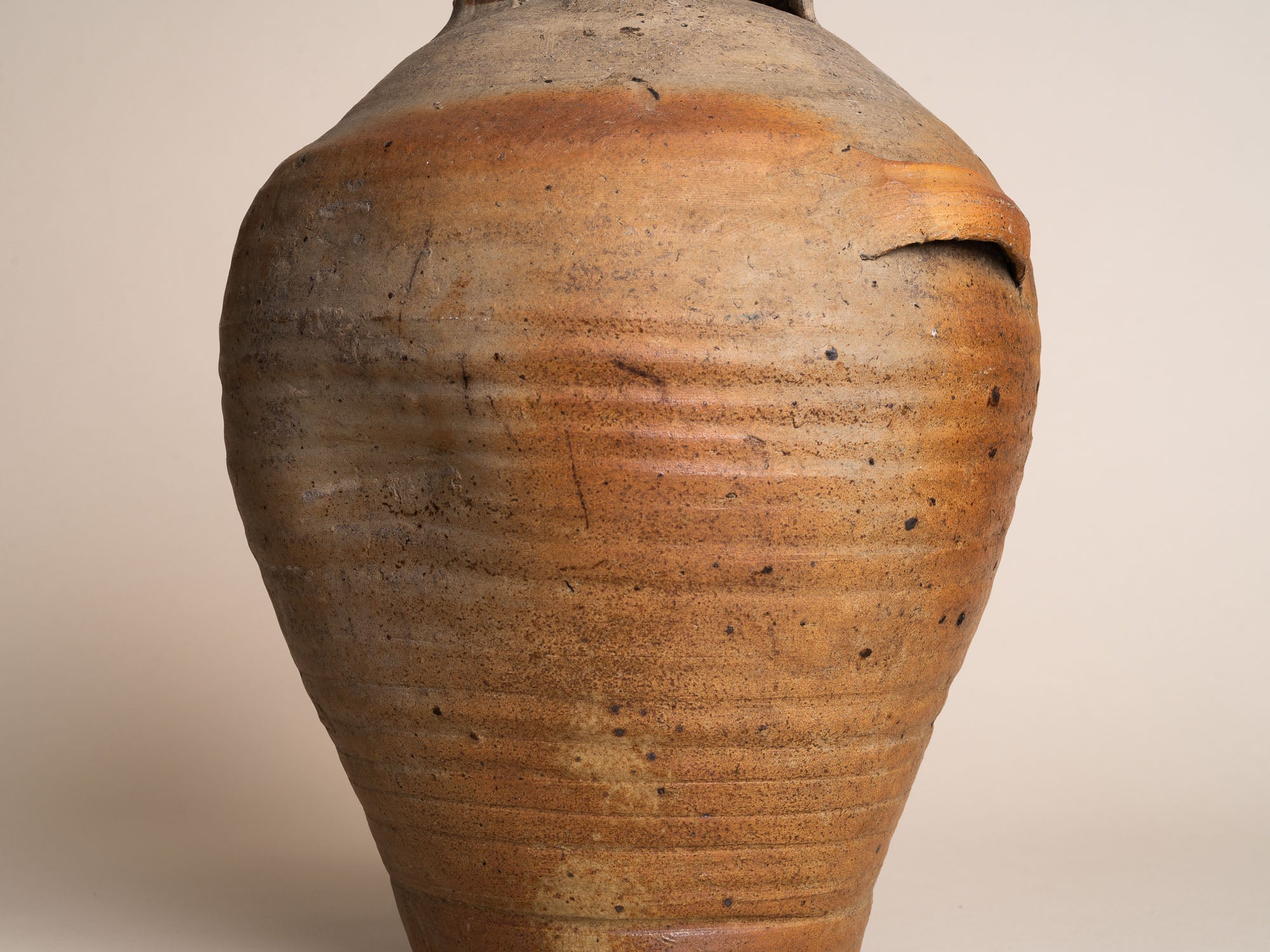 Bombonne à quatre anses en grès de la Borne, France (XVIIe / XVIIIe siècles)..Stoneware folk bottle pot by anonymous La Borne potters, France (17th / 18th century)
