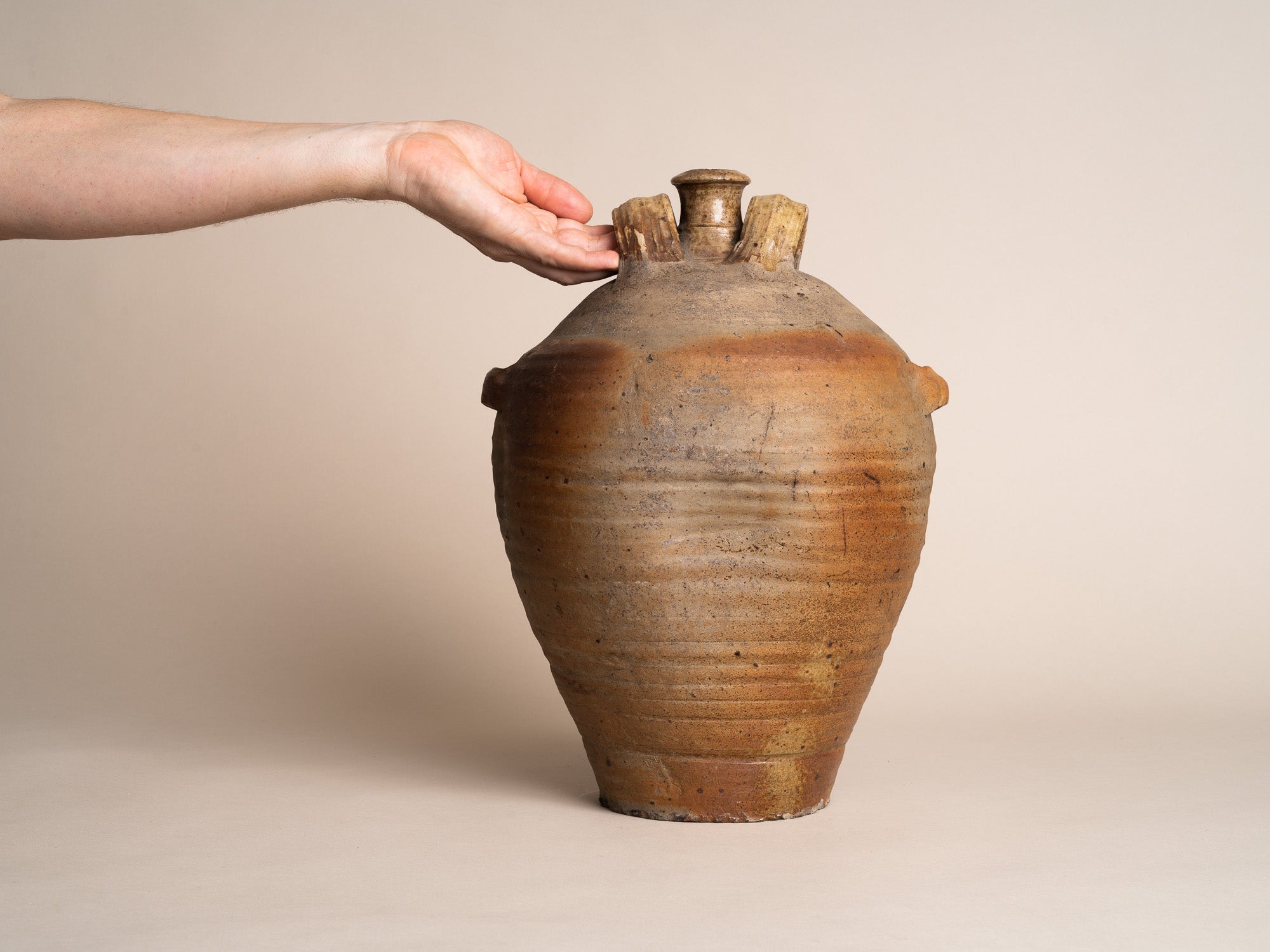 Bombonne à quatre anses en grès de la Borne, France (XVIIe / XVIIIe siècles)..Stoneware folk bottle pot by anonymous La Borne potters, France (17th / 18th century)