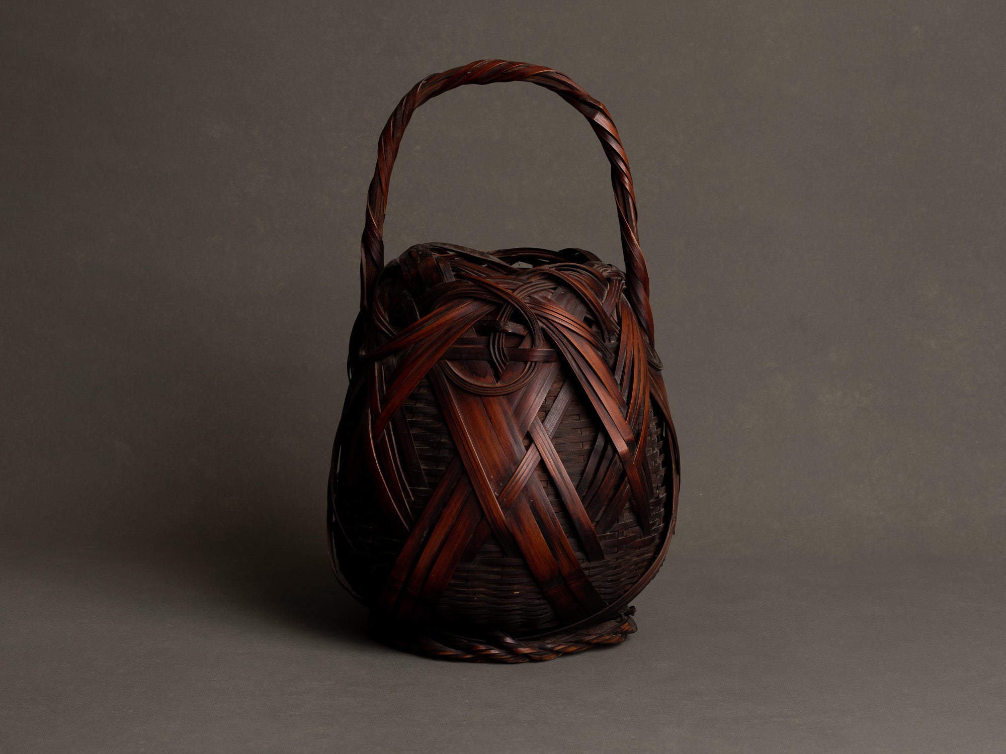 Hanakago, Panier en bambou pour l'ikebana, Japon (Ère Taishō / début ère Shōwa)..Huge Hanakago Ikebana bamboo basket, Japan (Taishō era / early Shōwa era)