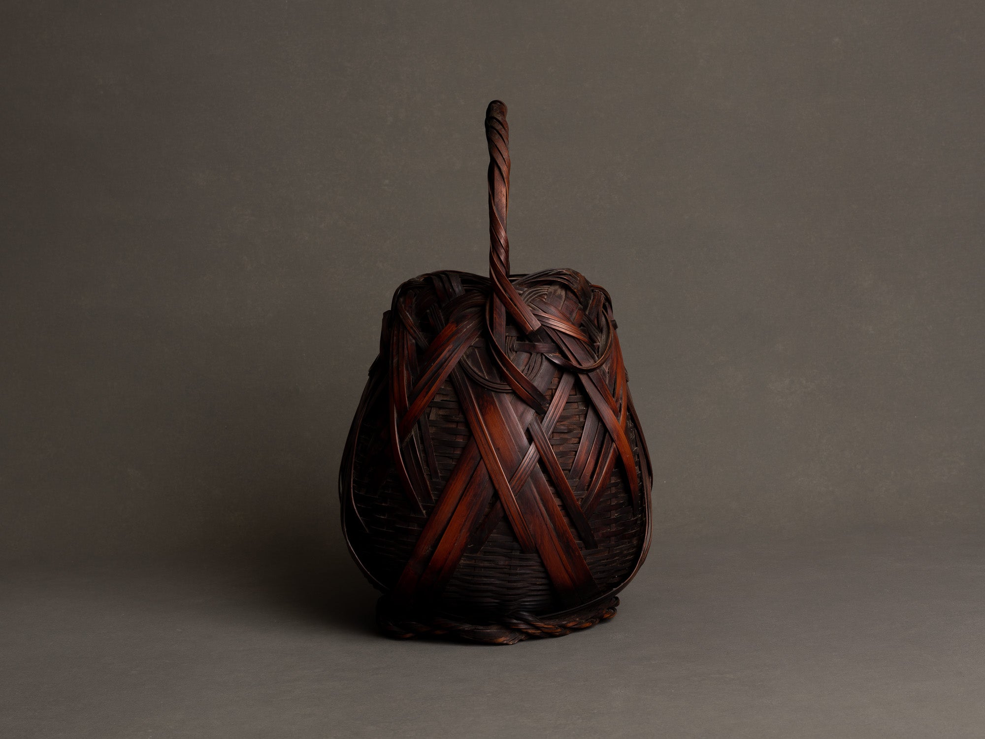 Hanakago, Panier en bambou pour l'ikebana, Japon (Ère Taishō / début ère Shōwa)..Huge Hanakago Ikebana bamboo basket, Japan (Taishō era / early Shōwa era)
