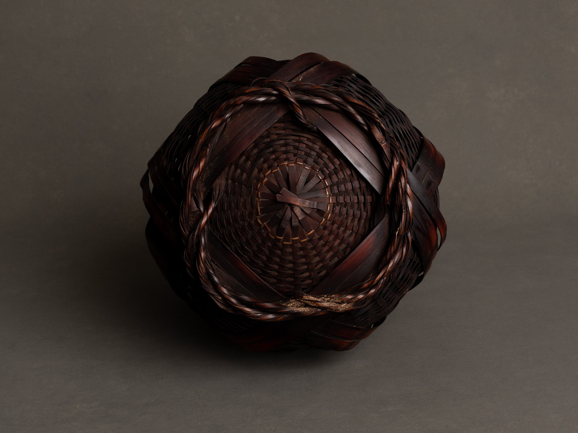 Hanakago, Panier en bambou pour l'ikebana, Japon (Ère Taishō / début ère Shōwa)..Huge Hanakago Ikebana bamboo basket, Japan (Taishō era / early Shōwa era)