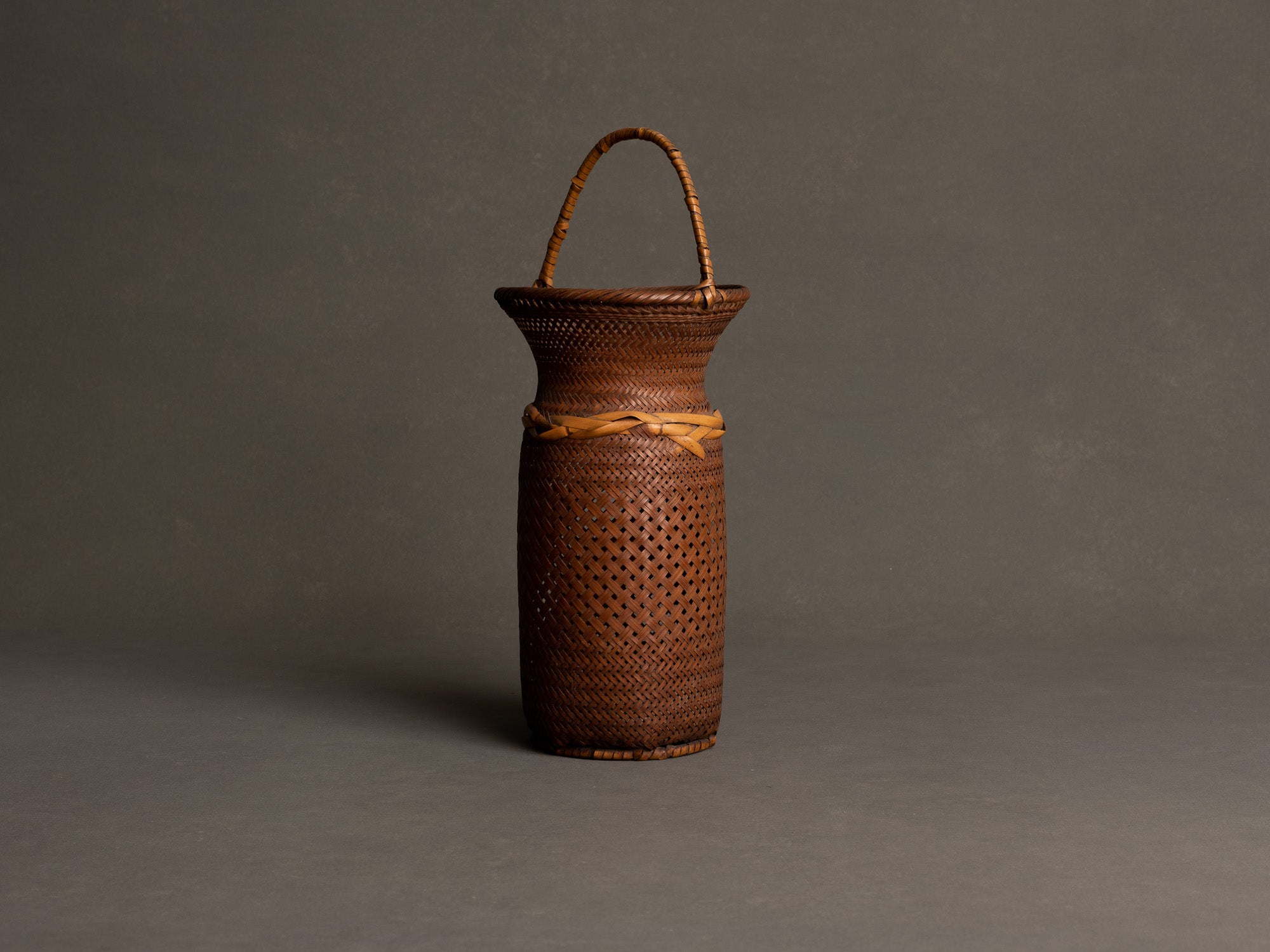 Hanakago, Panier signé en bambou pour l'ikebana, Japon (Ère Taishō / début ère Shōwa)..Huge Hanakago Ikebana bamboo basket, Japan (Taishō era / early Shōwa era)