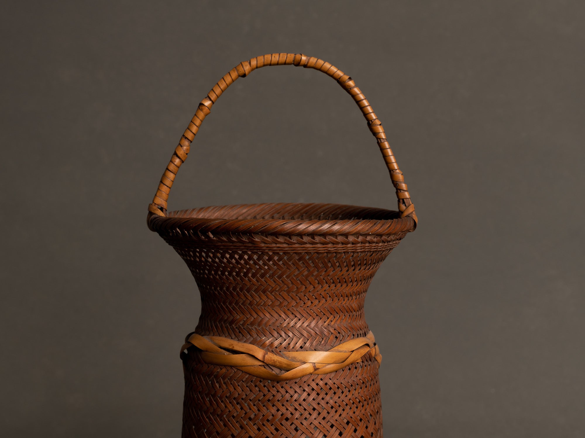 Hanakago, Panier signé en bambou pour l'ikebana, Japon (Ère Taishō / début ère Shōwa)..Huge Hanakago Ikebana bamboo basket, Japan (Taishō era / early Shōwa era)