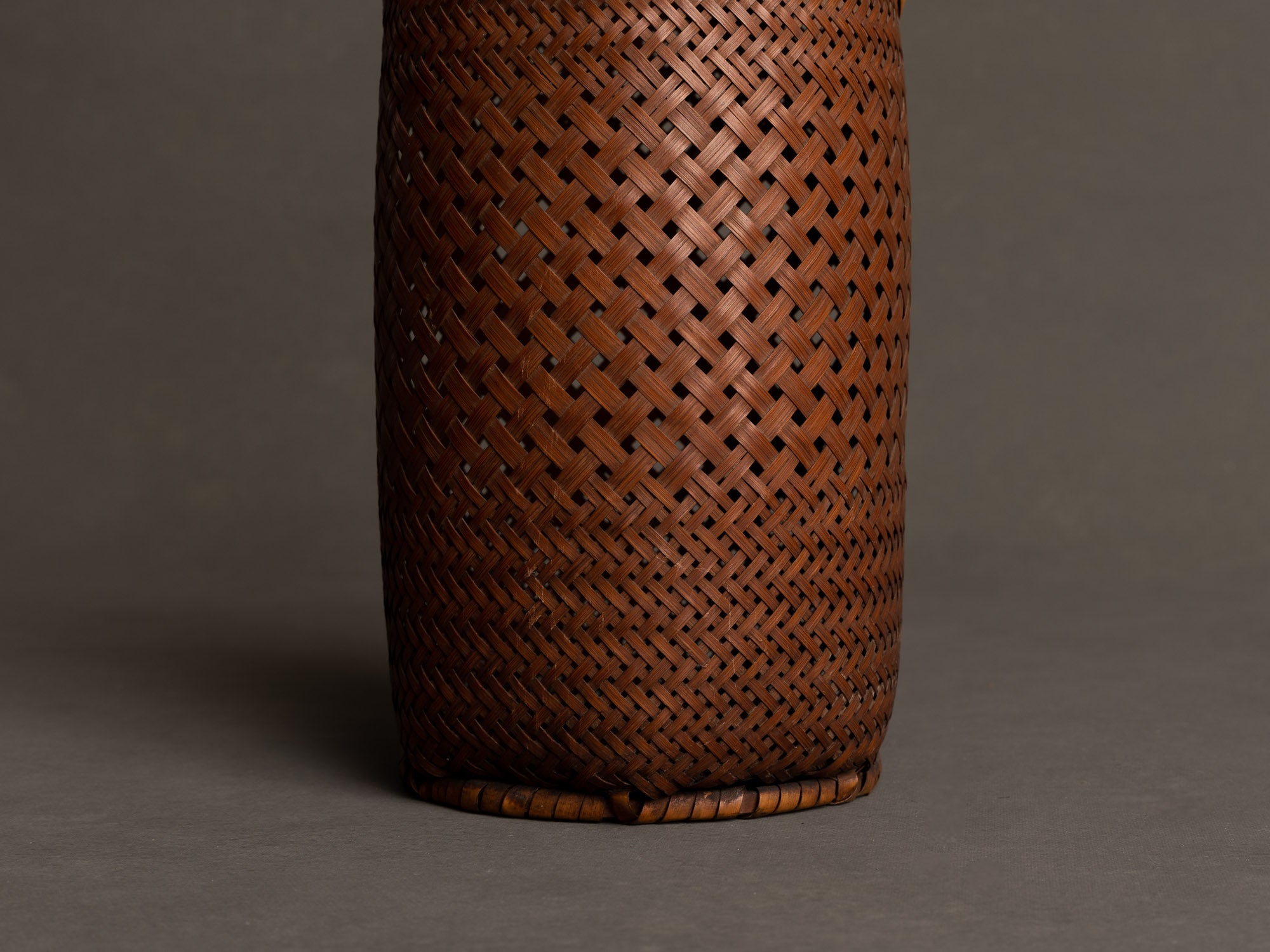 Hanakago, Panier signé en bambou pour l'ikebana, Japon (Ère Taishō / début ère Shōwa)..Huge Hanakago Ikebana bamboo basket, Japan (Taishō era / early Shōwa era)