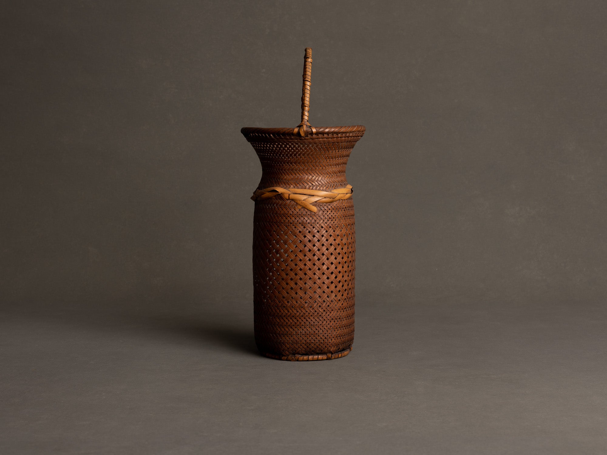 Hanakago, Panier signé en bambou pour l'ikebana, Japon (Ère Taishō / début ère Shōwa)..Huge Hanakago Ikebana bamboo basket, Japan (Taishō era / early Shōwa era)