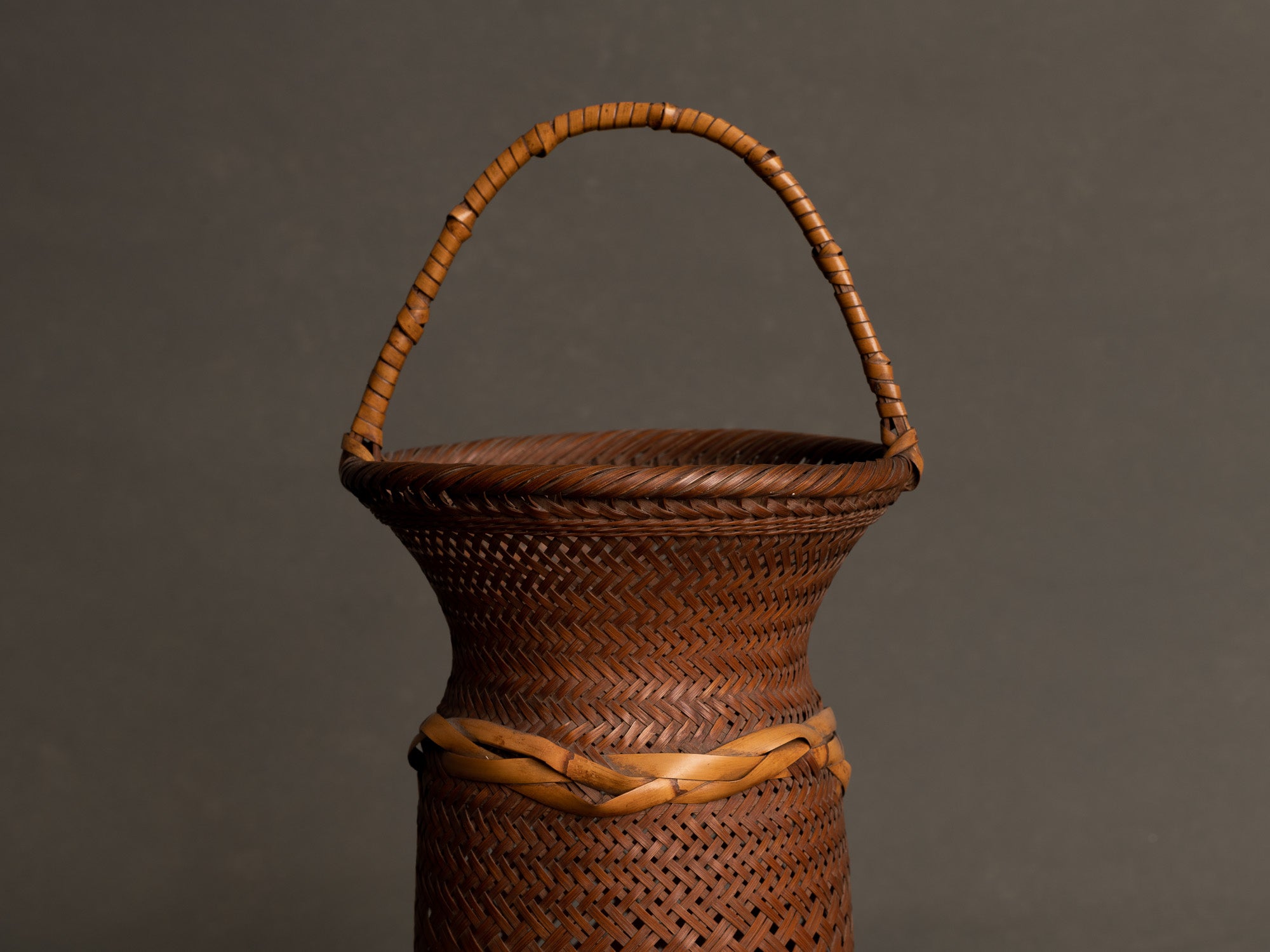 Hanakago, Panier signé en bambou pour l'ikebana, Japon (Ère Taishō / début ère Shōwa)..Huge Hanakago Ikebana bamboo basket, Japan (Taishō era / early Shōwa era)