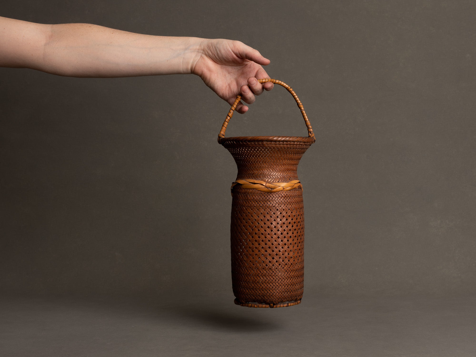 Hanakago, Panier signé en bambou pour l'ikebana, Japon (Ère Taishō / début ère Shōwa)..Huge Hanakago Ikebana bamboo basket, Japan (Taishō era / early Shōwa era)