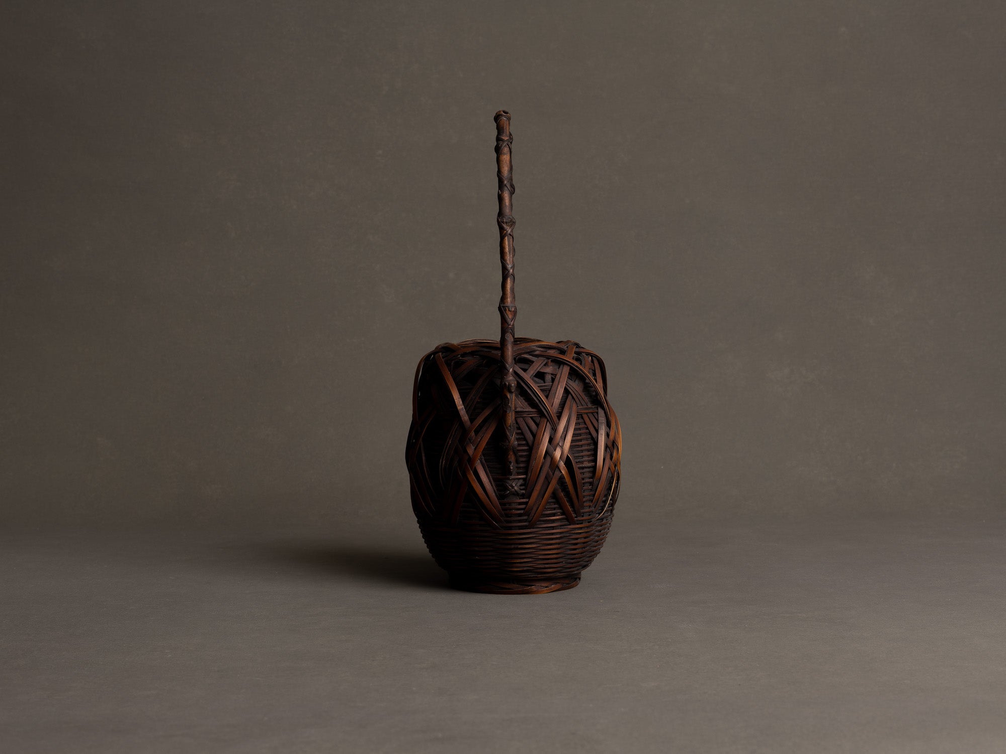 Hanakago, Panier en bambou pour l'ikebana, Japon (Ère Taishō / début ère Shōwa)..Huge Hanakago Ikebana bamboo basket, Japan (Taishō era / early Shōwa era)