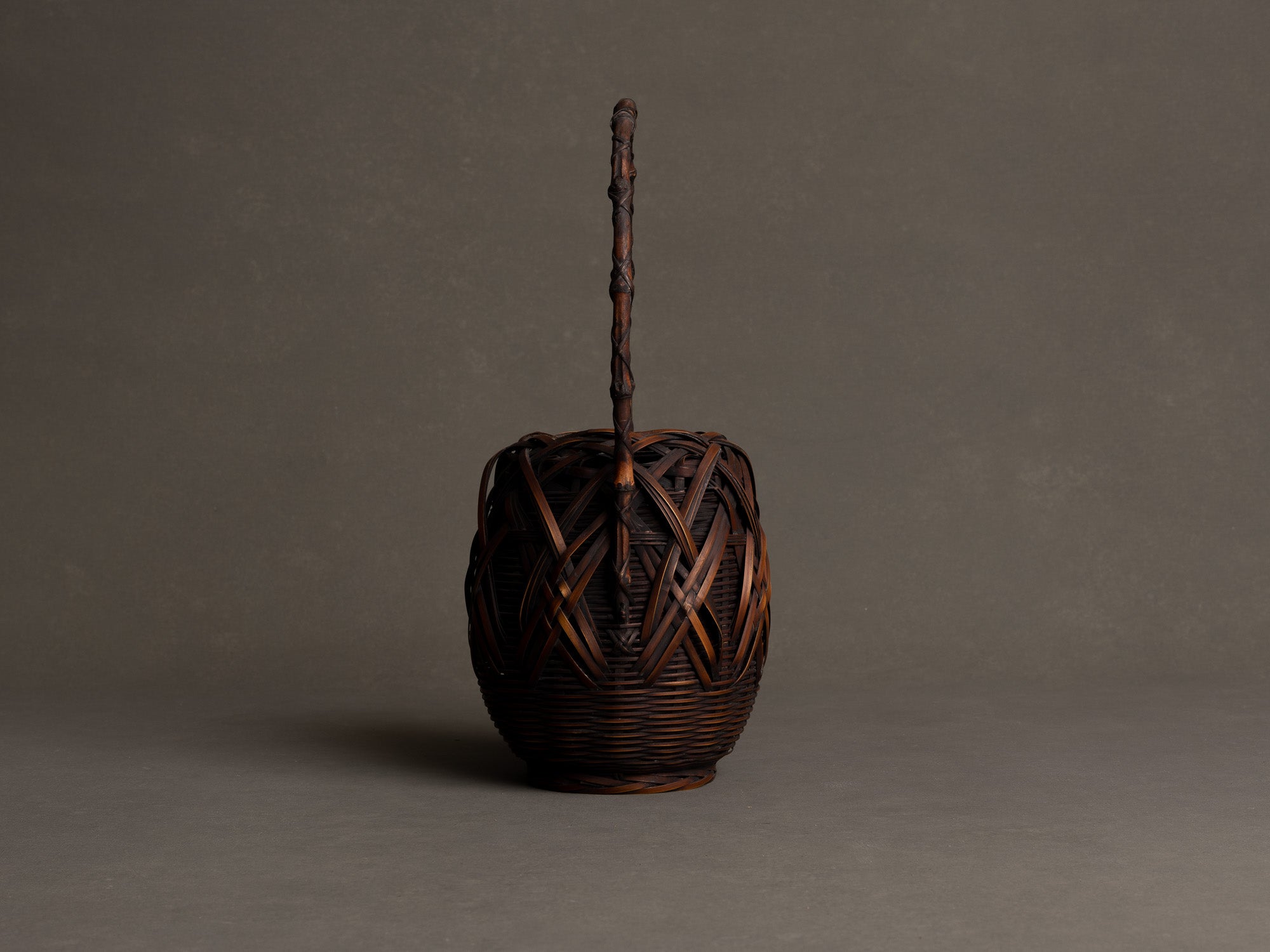 Hanakago, Panier en bambou pour l'ikebana, Japon (Ère Taishō / début ère Shōwa)..Huge Hanakago Ikebana bamboo basket, Japan (Taishō era / early Shōwa era)