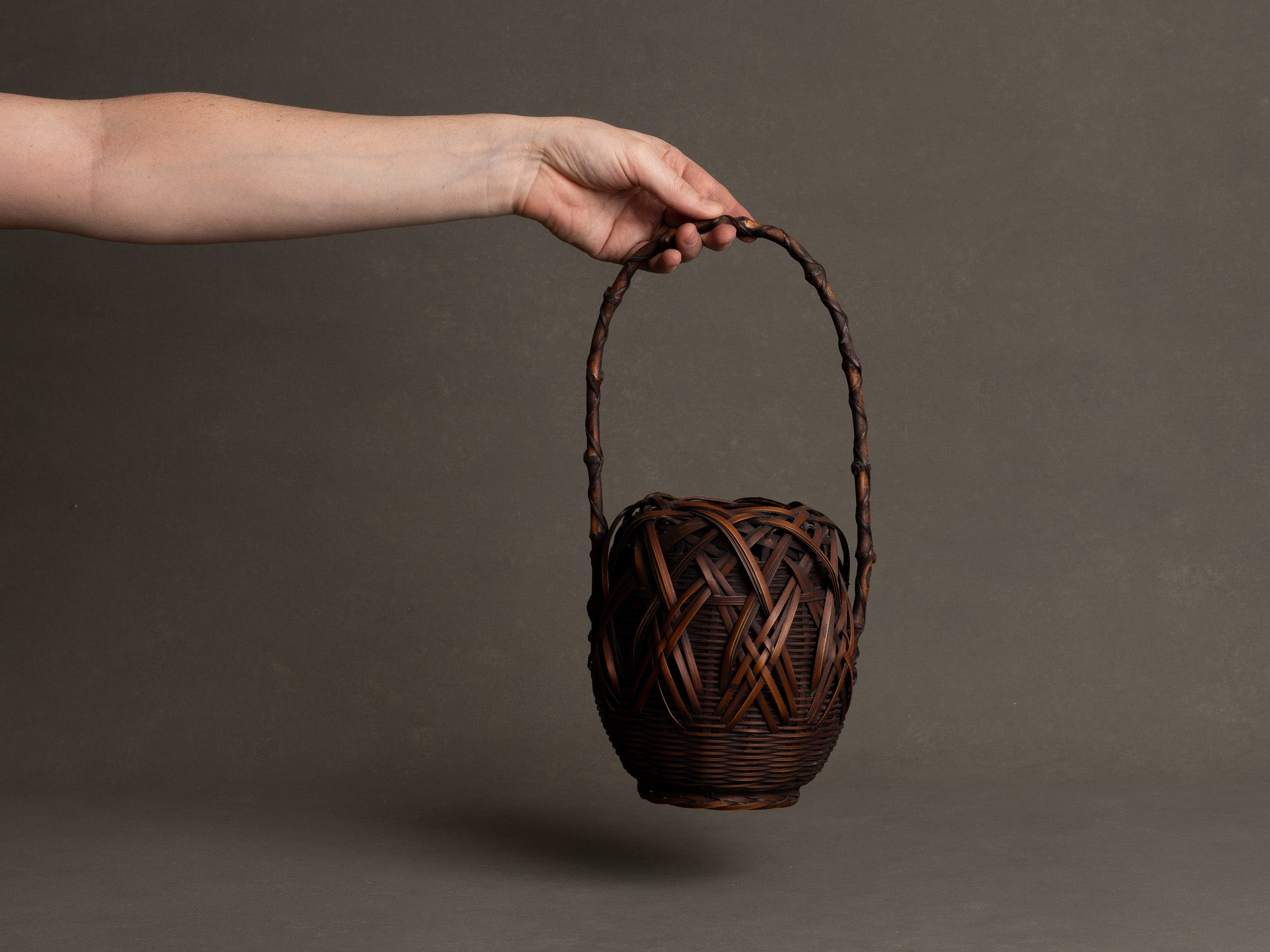 Hanakago, Panier en bambou pour l'ikebana, Japon (Ère Taishō / début ère Shōwa)..Huge Hanakago Ikebana bamboo basket, Japan (Taishō era / early Shōwa era)