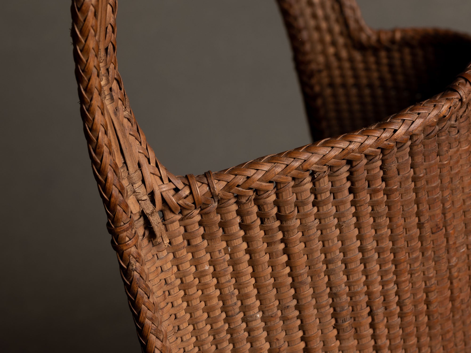 Panier hotte à tabac en bambou, Vietnam (milieu du XXe siècle)..Bamboo tobacco basket, Vietnam (mid-20th century)
