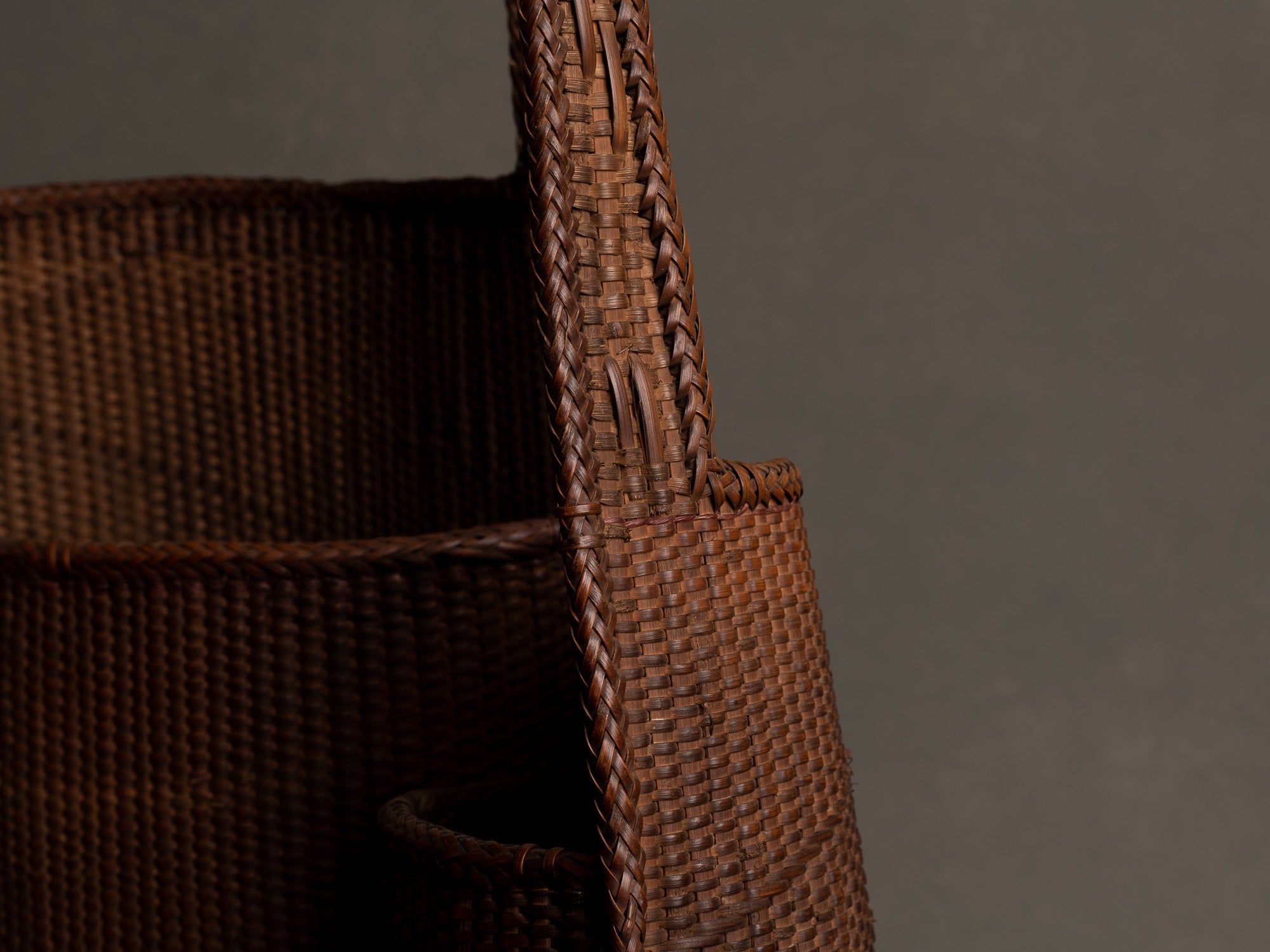 Panier hotte à tabac en bambou, Vietnam (milieu du XXe siècle)..Bamboo tobacco basket, Vietnam (mid-20th century)