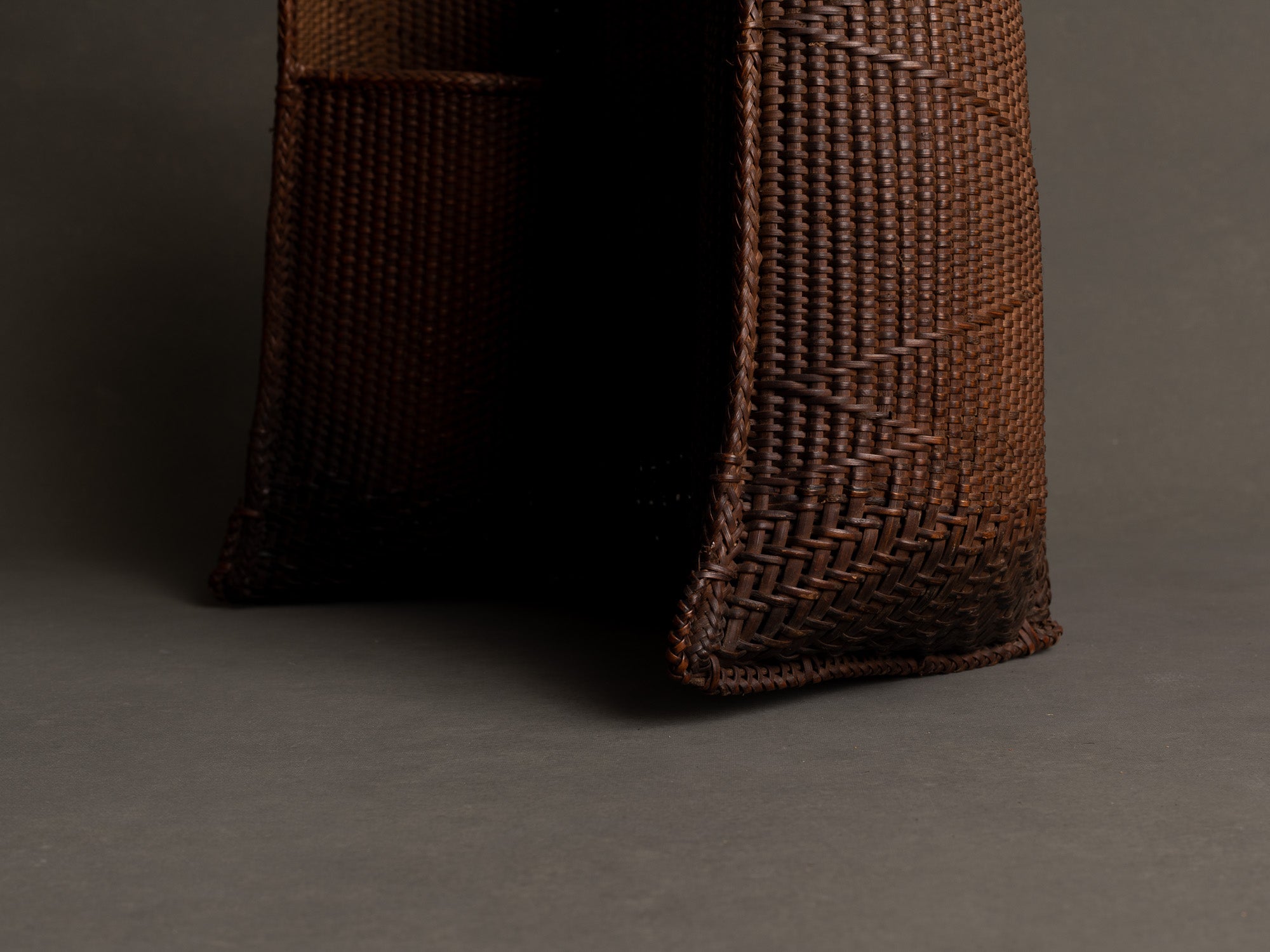 Panier hotte à tabac en bambou, Vietnam (milieu du XXe siècle)..Bamboo tobacco basket, Vietnam (mid-20th century)