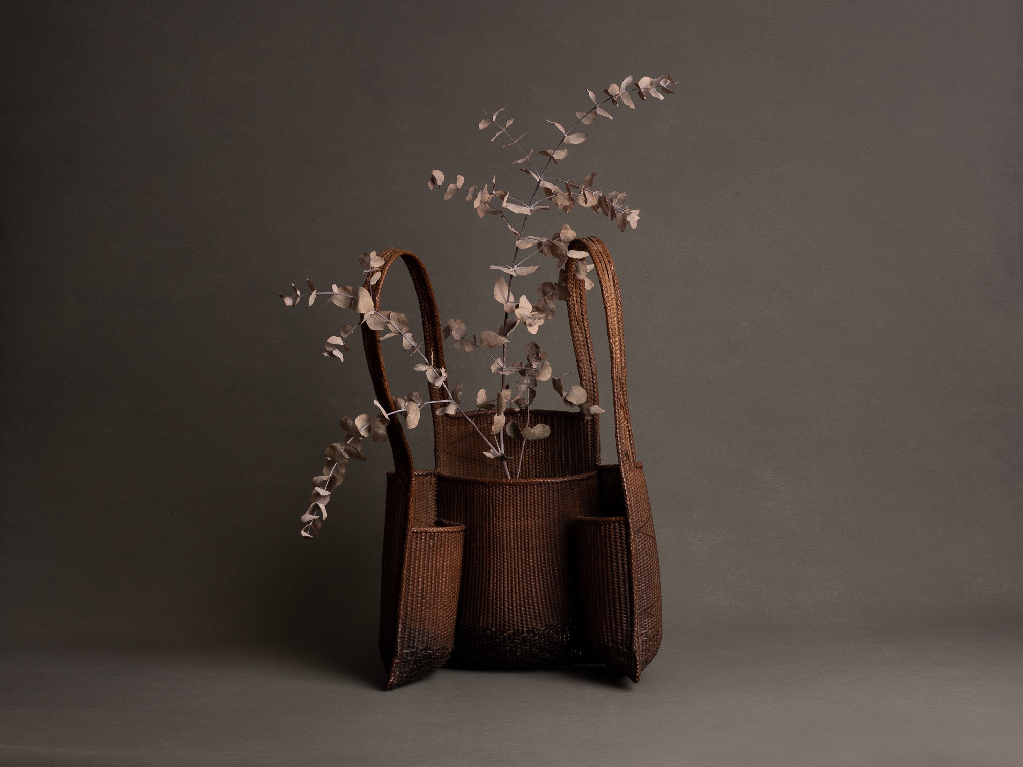 Panier hotte à tabac en bambou, Vietnam (milieu du XXe siècle)..Bamboo tobacco basket, Vietnam (mid-20th century)