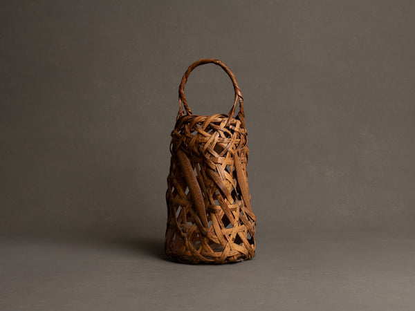 Hanakago, Panier en bambou shichiku pour l'ikebana, Japon (Ère Shōwa)..Free form Hanakago Ikebana shichiku bamboo basket, Japan (Shōwa era)
