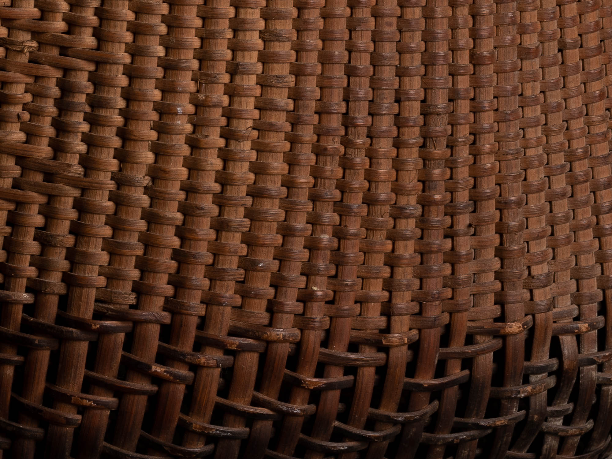 Panier hotte à tabac en bambou, Vietnam (milieu du XXe siècle)..Bamboo tobacco basket, Vietnam (mid-20th century)