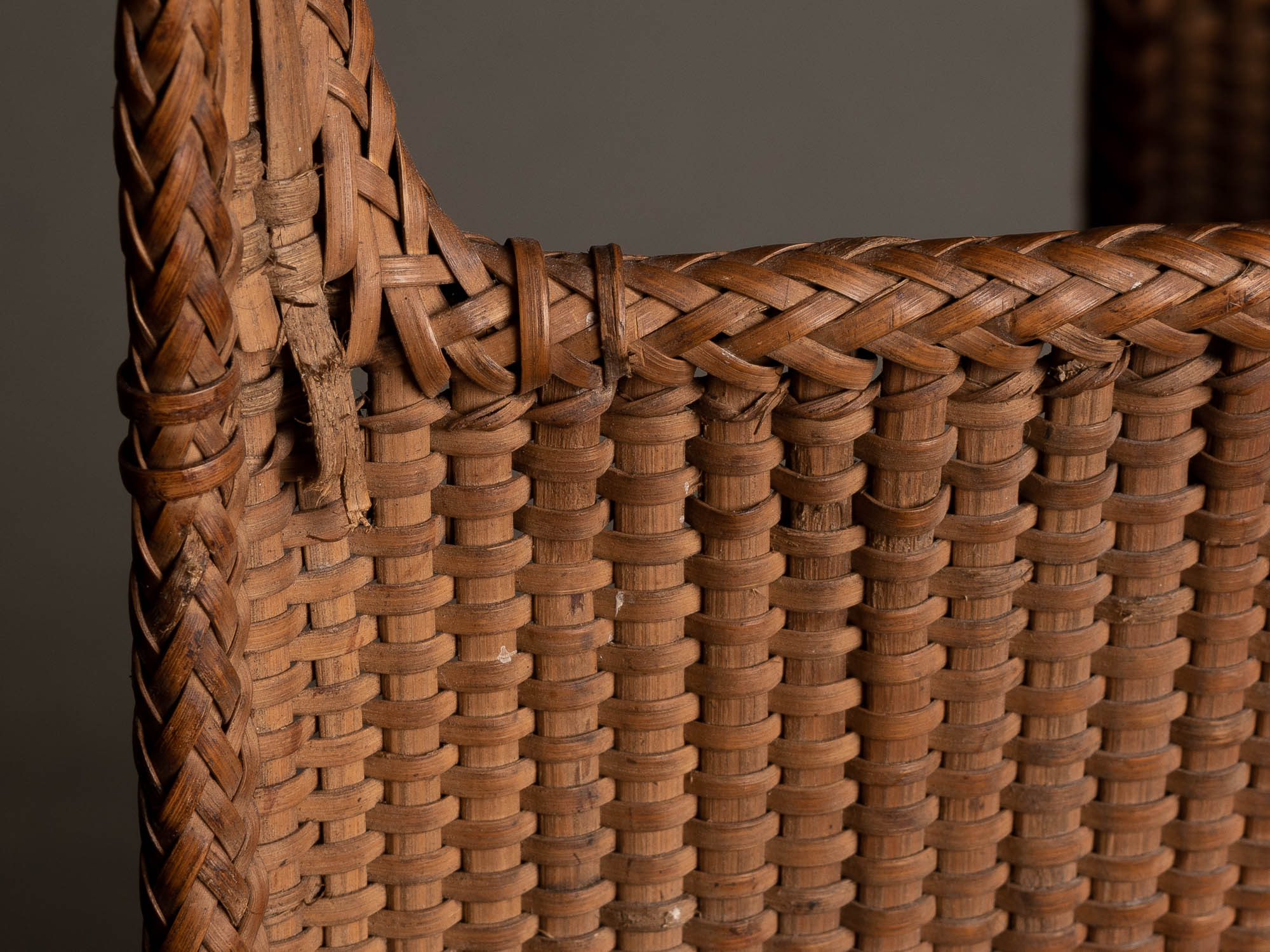 Panier hotte à tabac en bambou, Vietnam (milieu du XXe siècle)..Bamboo tobacco basket, Vietnam (mid-20th century)