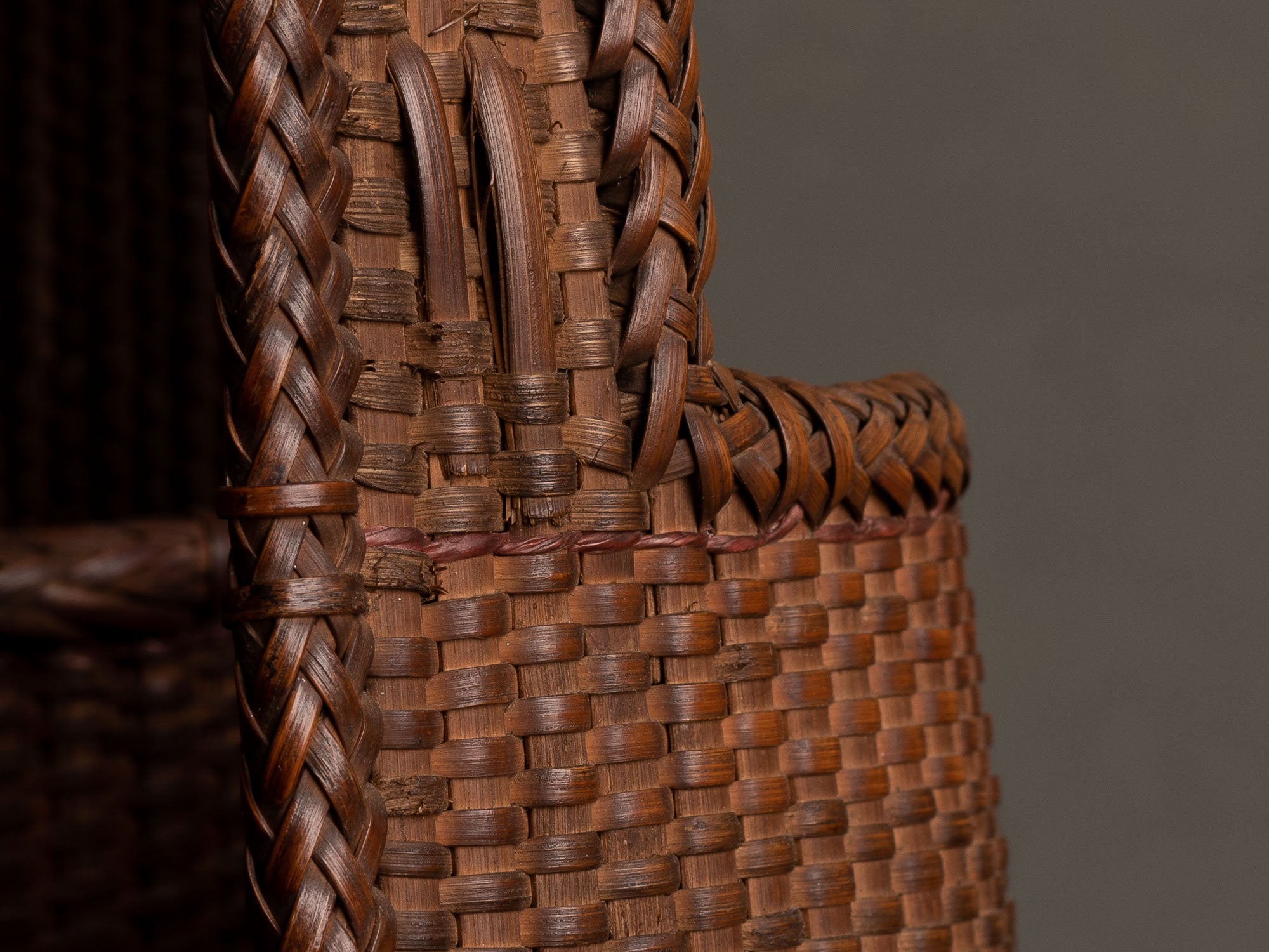 Panier hotte à tabac en bambou, Vietnam (milieu du XXe siècle)..Bamboo tobacco basket, Vietnam (mid-20th century)