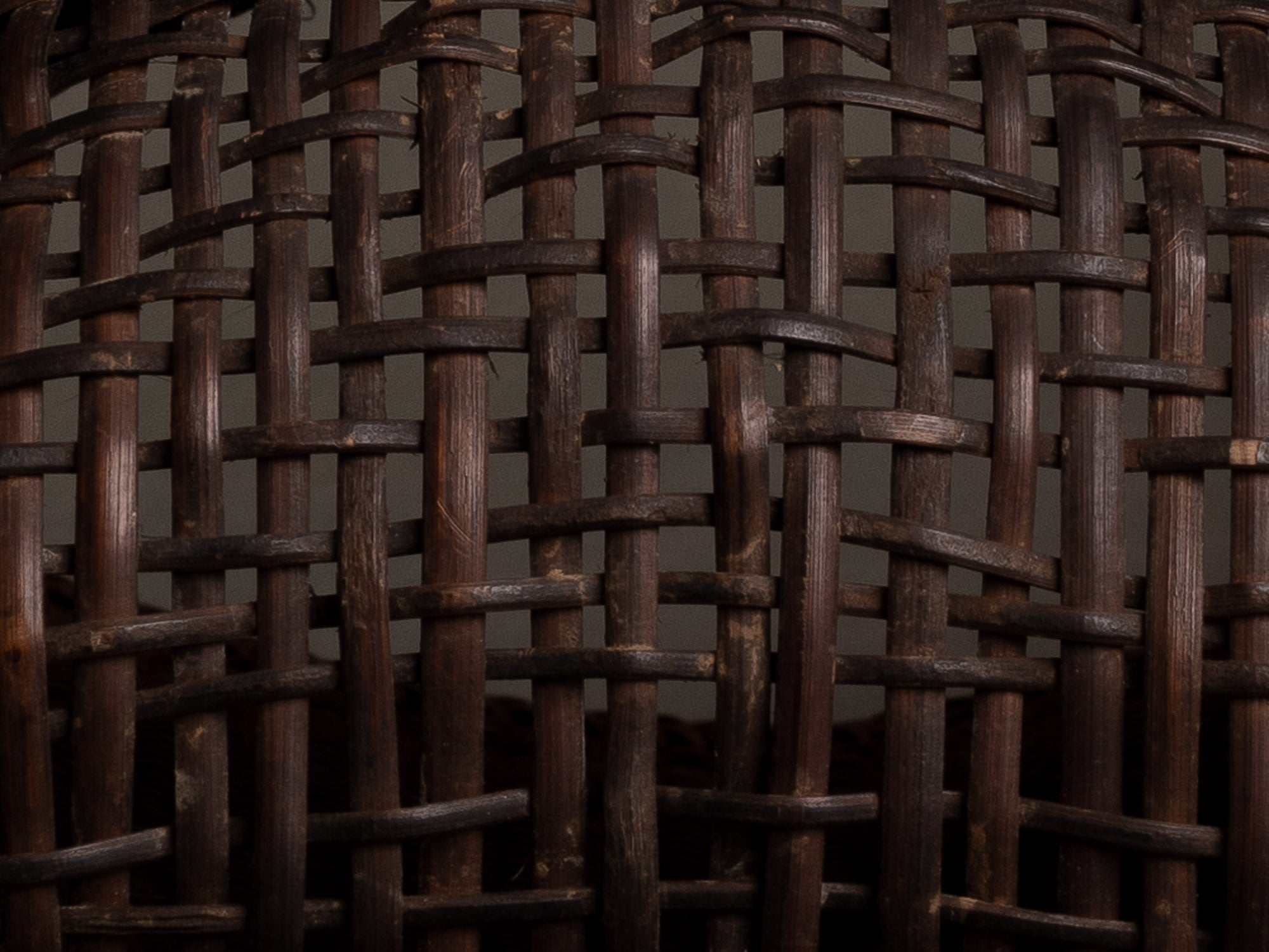 Panier hotte à tabac en bambou, Vietnam (milieu du XXe siècle)..Bamboo tobacco basket, Vietnam (mid-20th century)