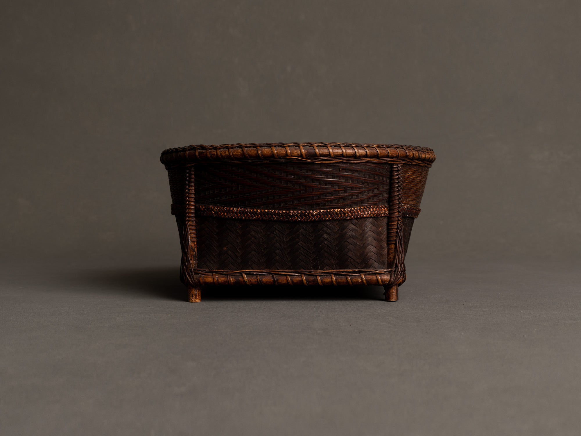 Sumitorikago, coupe / panier en bambou, cérémonie du thé, Japon (ère Shōwa)..Sumitorikago bamboo charcoal basket, chanoyu, Japan (Shōwa era)