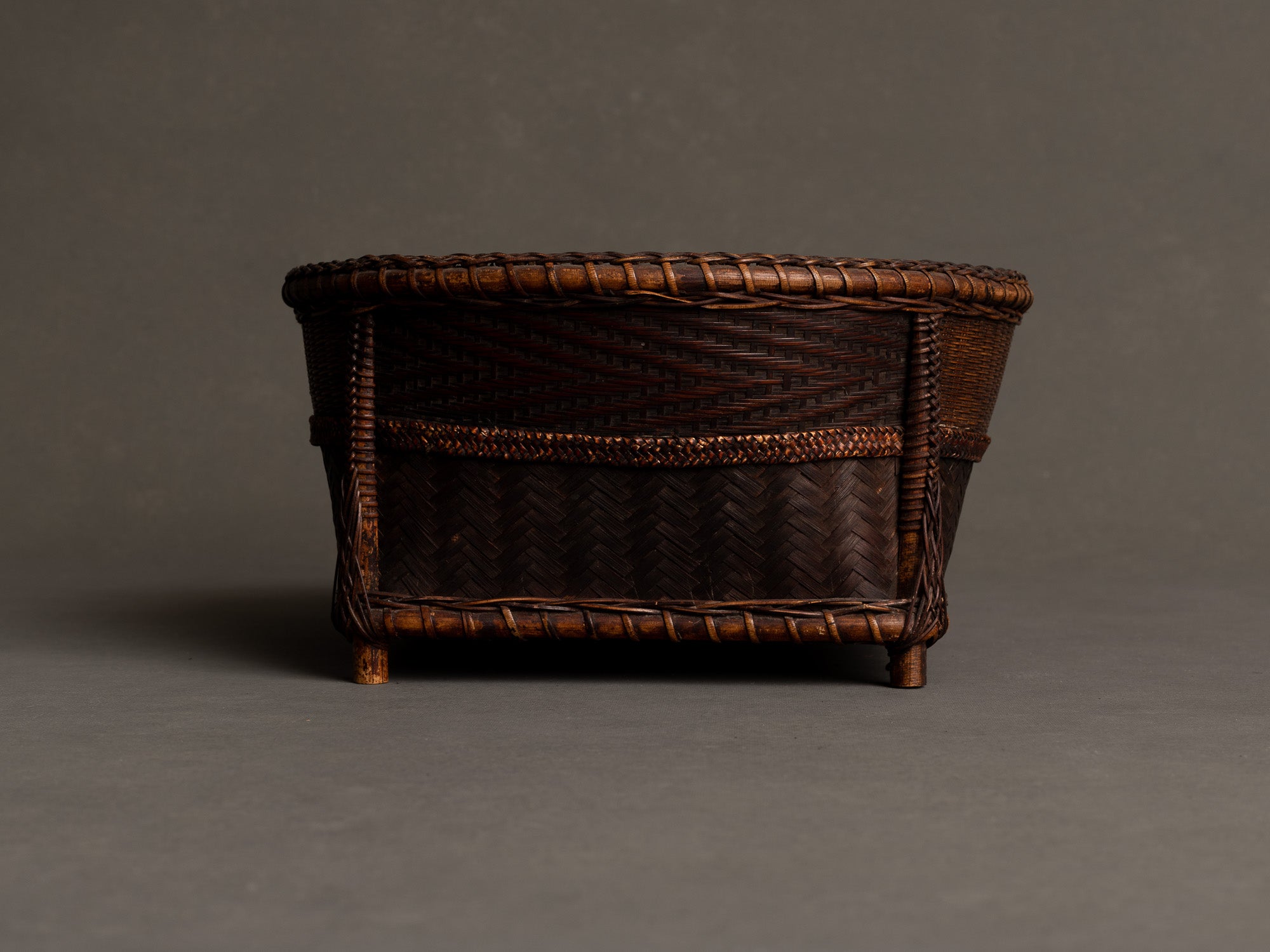 Sumitorikago, coupe / panier en bambou, cérémonie du thé, Japon (ère Shōwa)..Sumitorikago bamboo charcoal basket, chanoyu, Japan (Shōwa era)