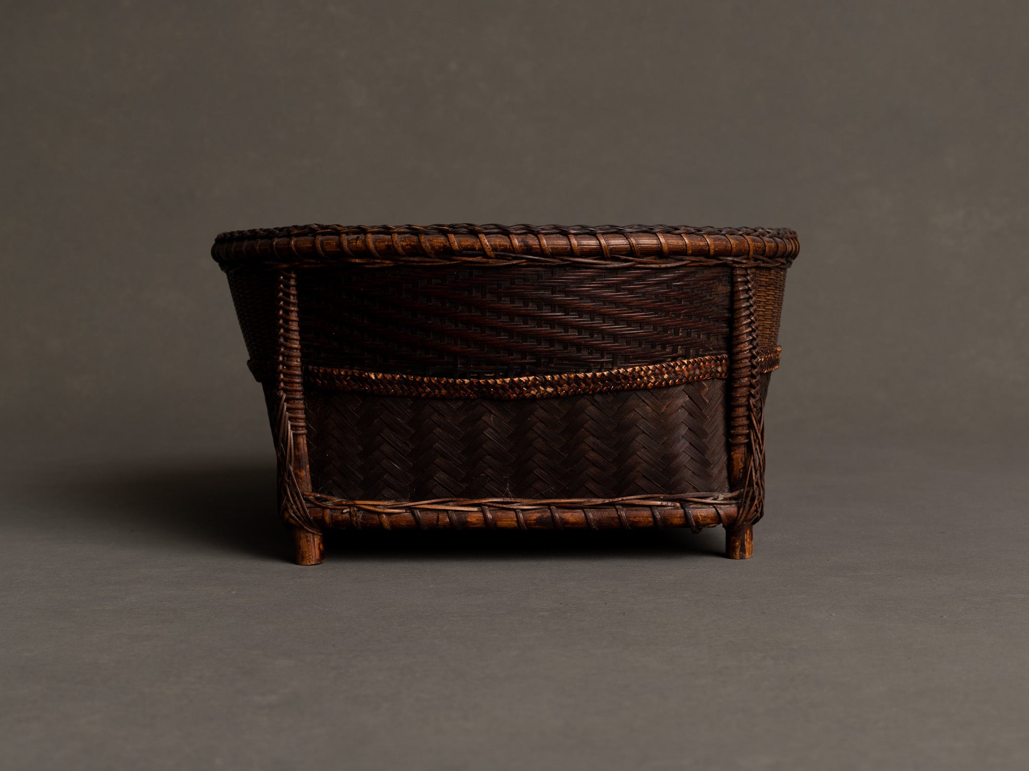 Sumitorikago, coupe / panier en bambou, cérémonie du thé, Japon (ère Shōwa)..Sumitorikago bamboo charcoal basket, chanoyu, Japan (Shōwa era)